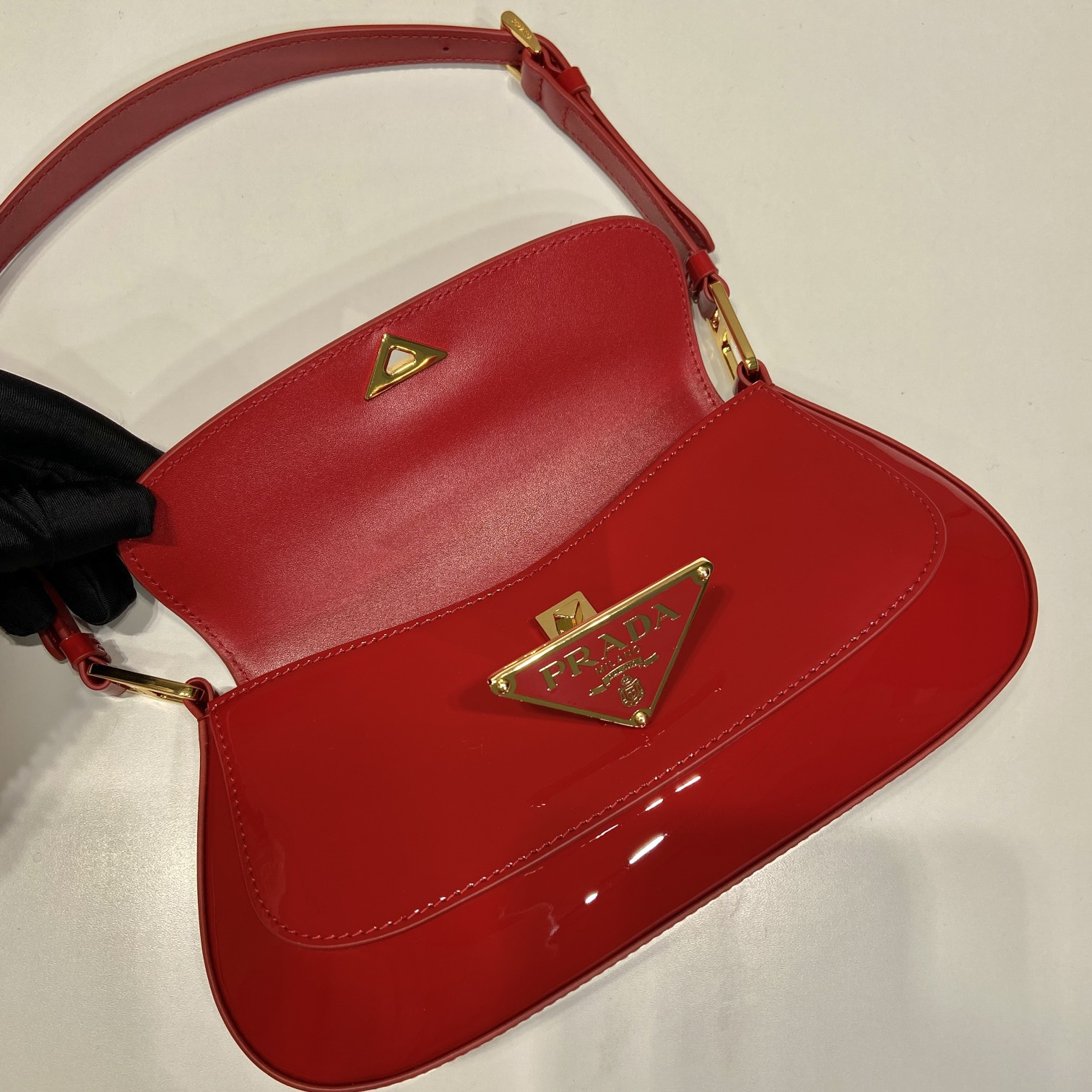 高仿Prada*1BD355徽標漆皮單肩包櫻桃紅純原版本