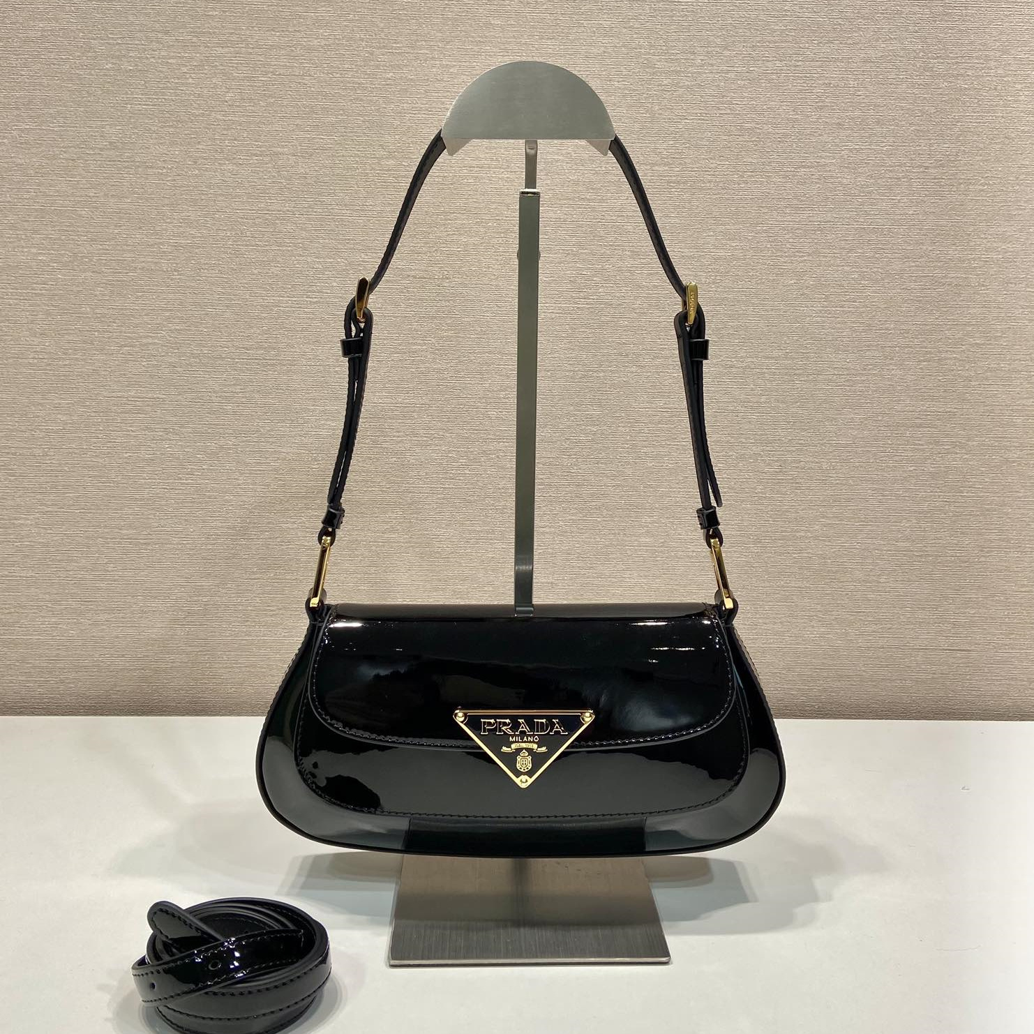 高仿Prada*1BD355徽標漆皮單肩包黑色純原版本