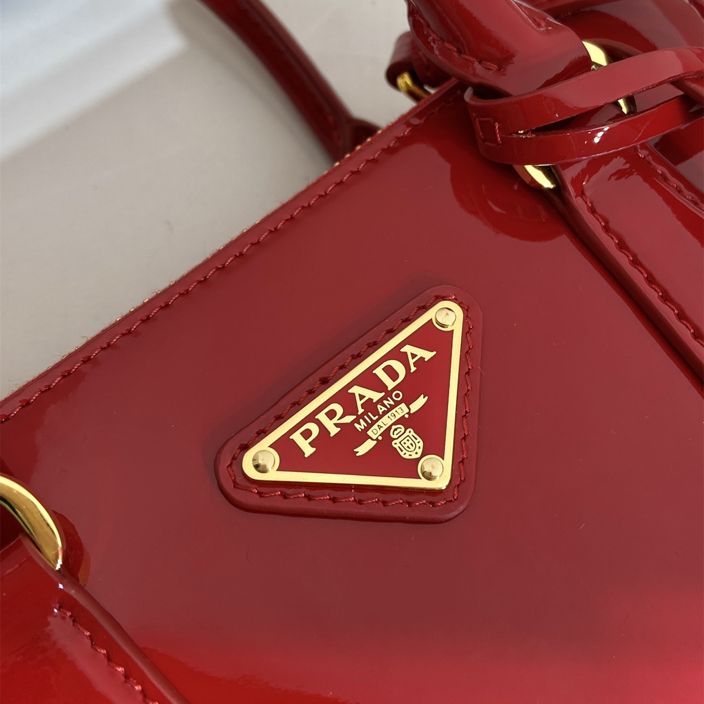 高仿Prada*Galleria系列1BA906漆皮單肩手提包櫻桃紅mini純原版本