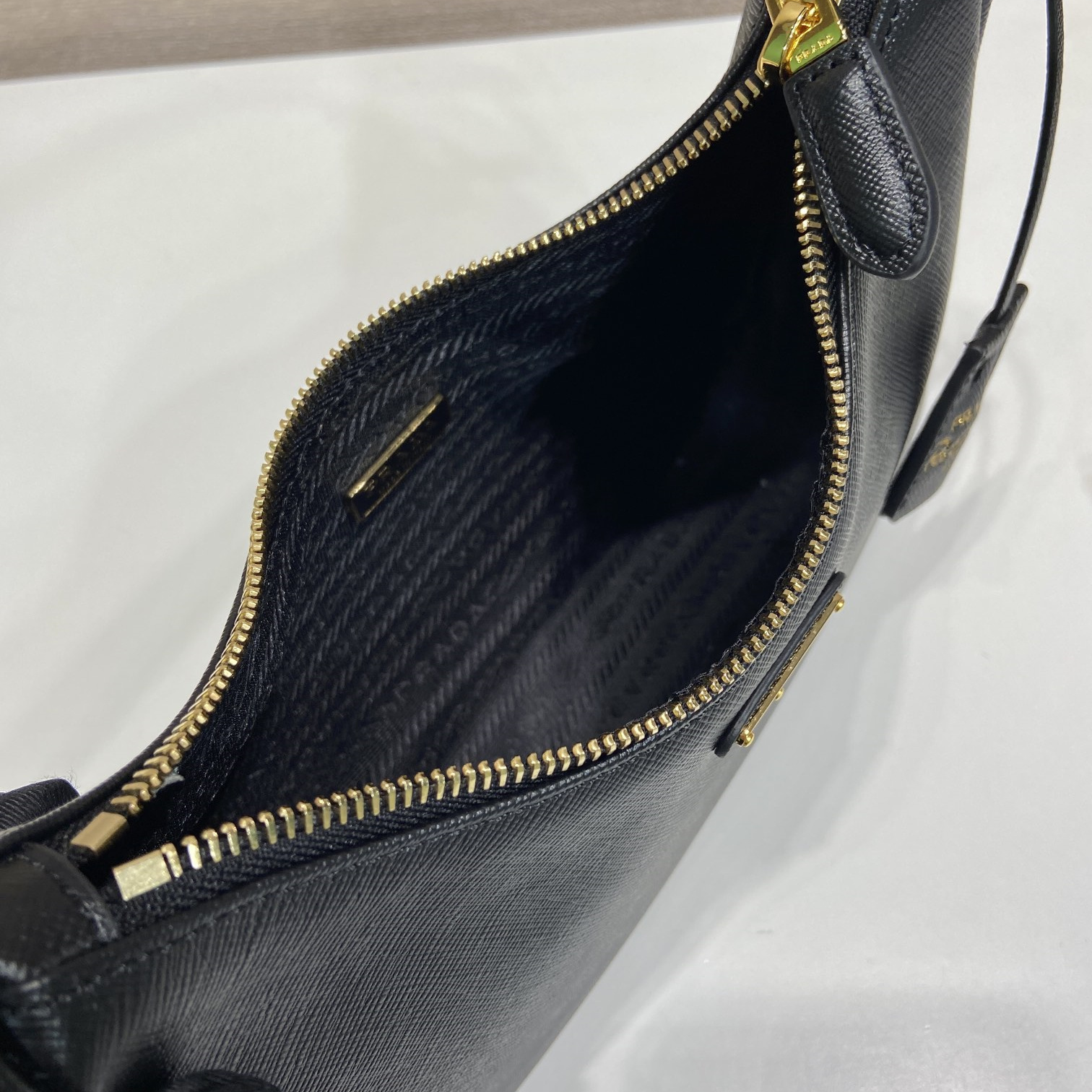 高仿Prada*Re-Edition2005系列1N204W牛皮腋下包黑色mini純原版本