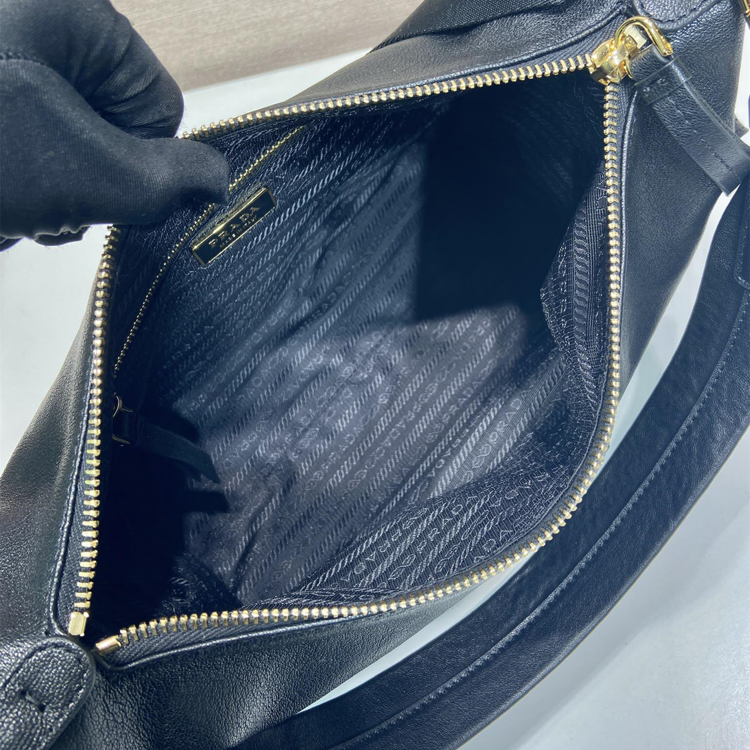 高仿Prada*Explore系列1BC264羊皮斜跨包黑色大號純原版本