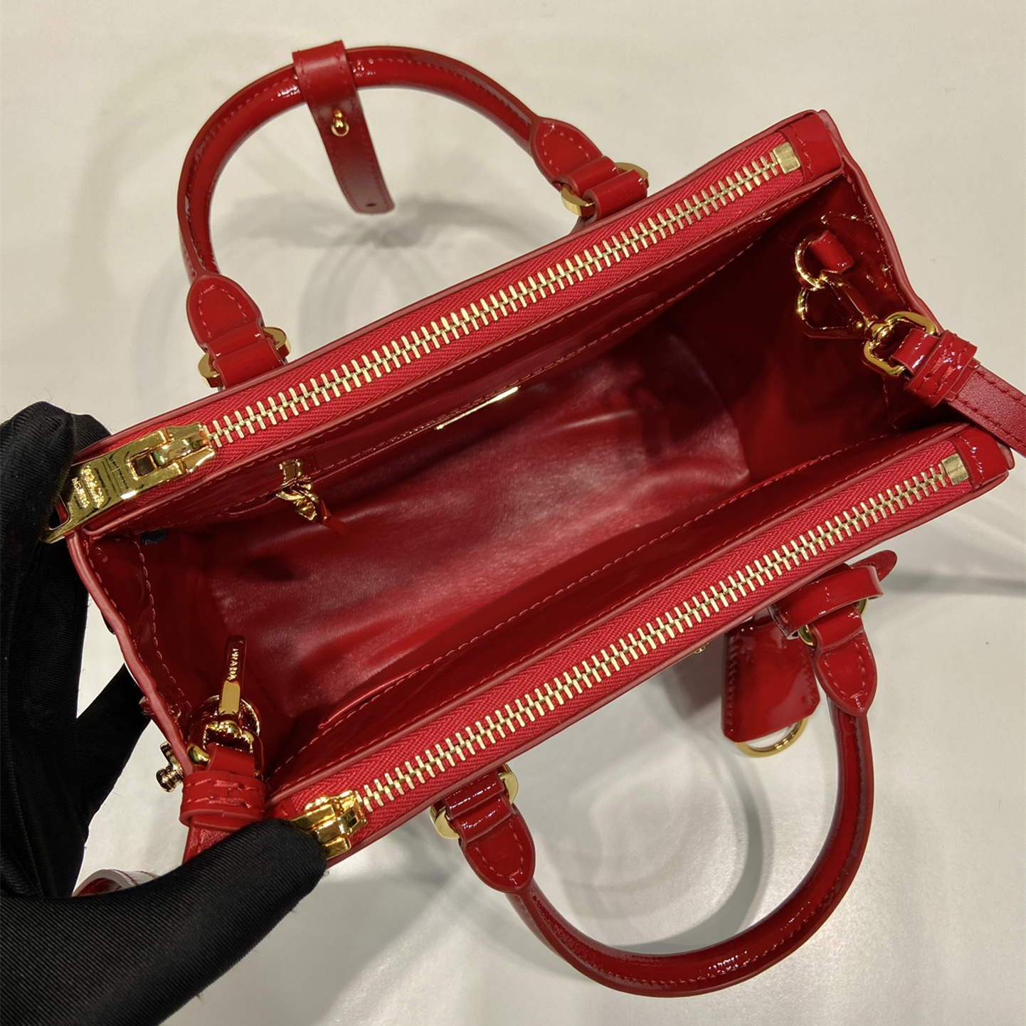 高仿Prada*Galleria系列1BA906漆皮單肩手提包櫻桃紅mini純原版本