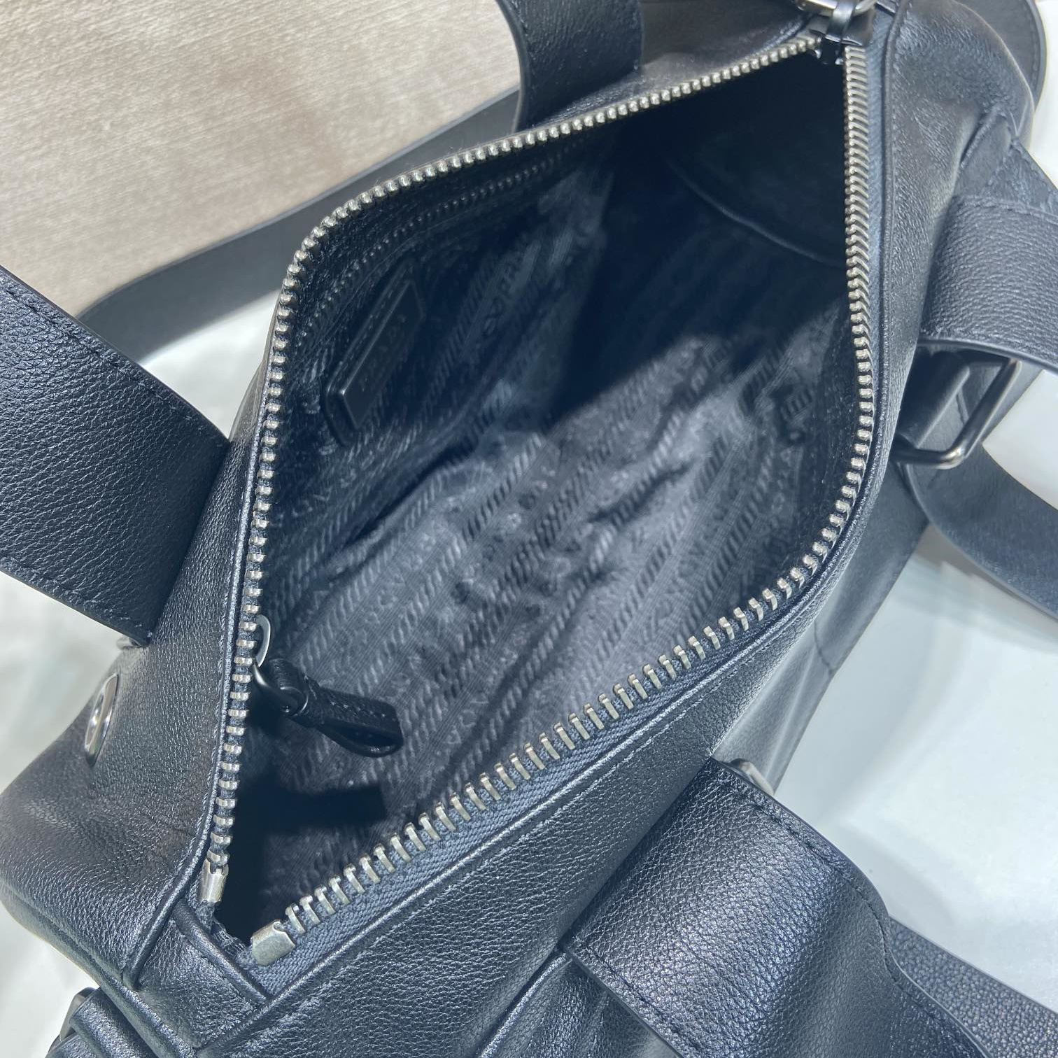 高仿Prada*Route系列1BB161牛皮手提單肩包黑色中號純原版本