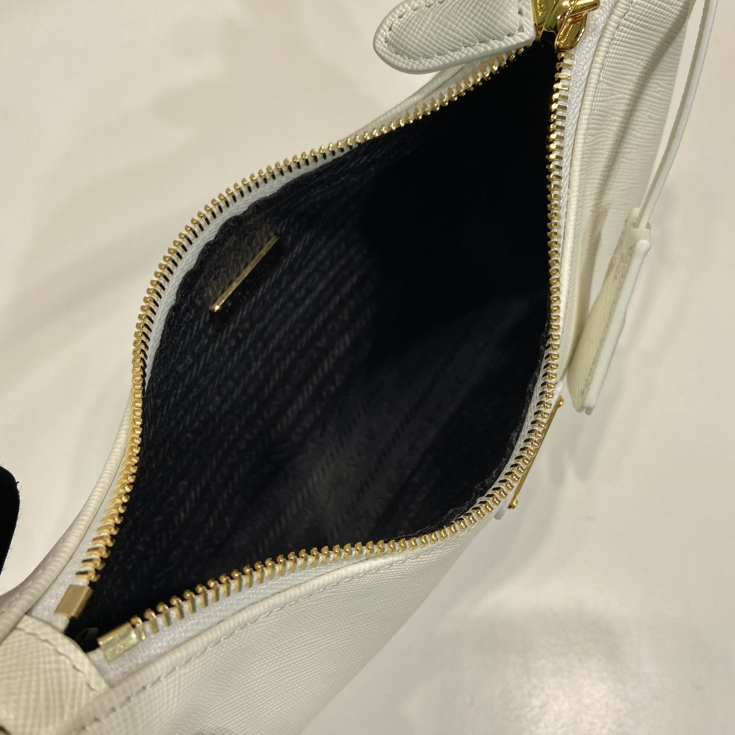 高仿Prada*Re-Edition2005系列1N204W牛皮腋下包白色mini純原版本