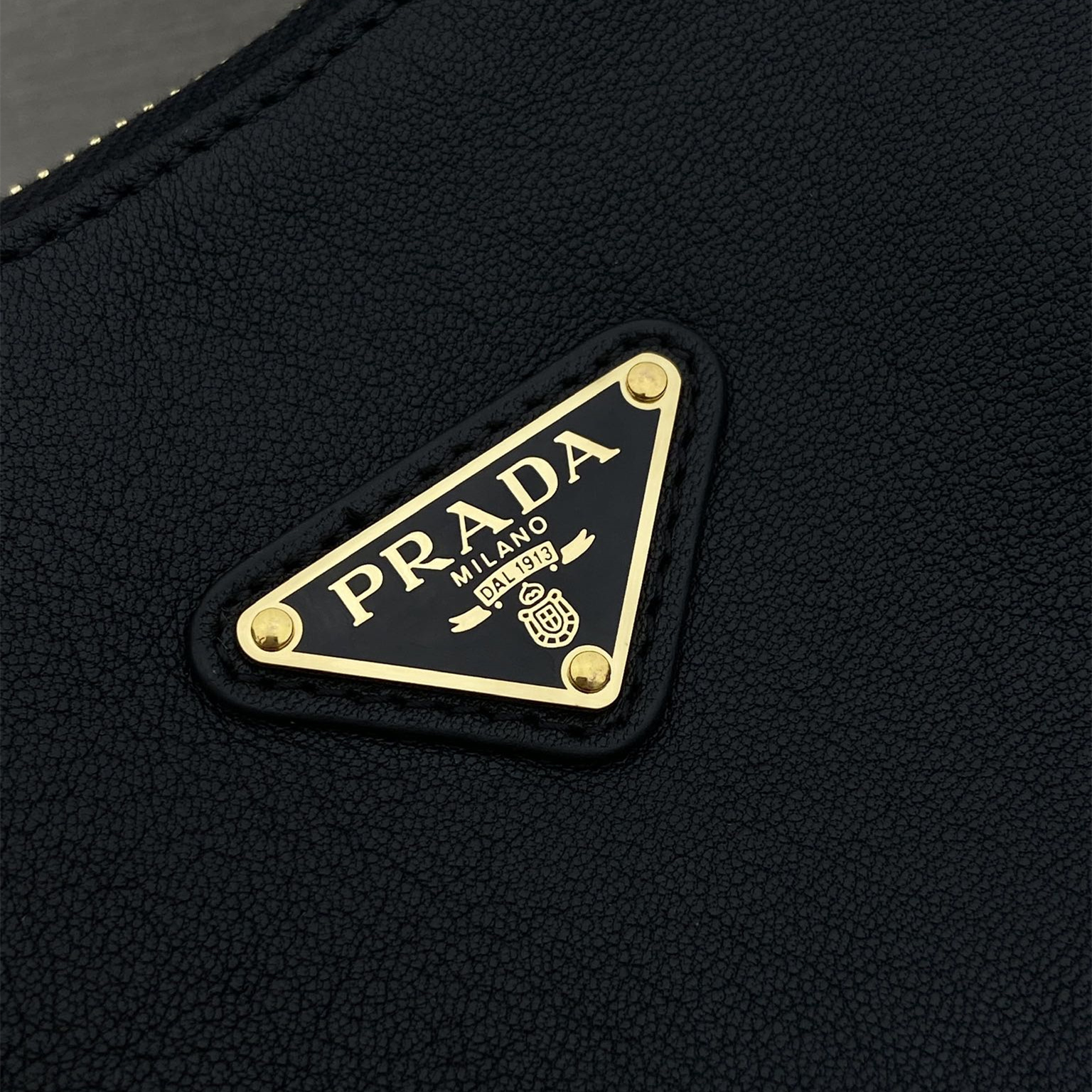 高仿Prada*Explore系列1BC264羊皮斜跨包黑色大號純原版本