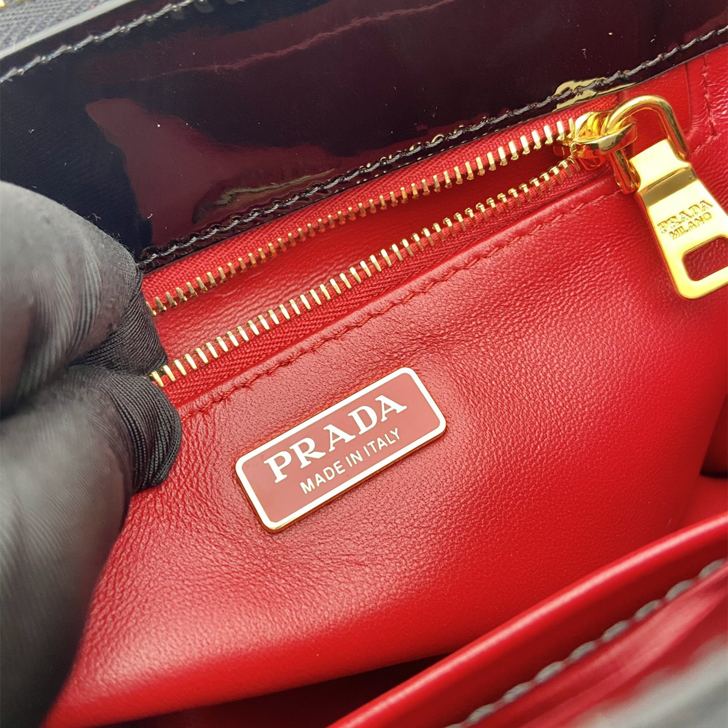 高仿Prada*Galleria系列1BA906漆皮單肩手提包黑色mini純原版本