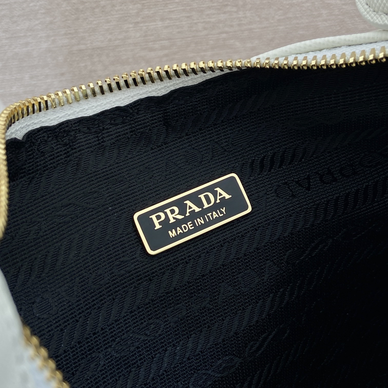 高仿Prada*Re-Edition2005系列1N204W牛皮腋下包白色mini純原版本