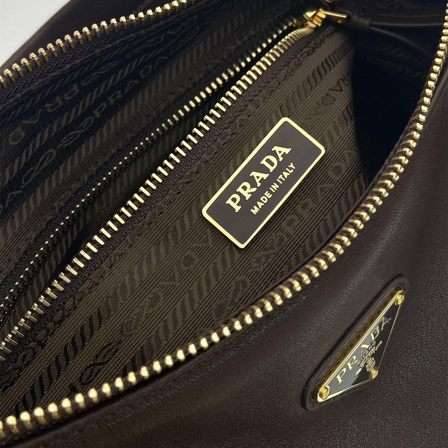 高仿Prada*Explore系列1BC264羊皮斜跨包棕色大號純原版本