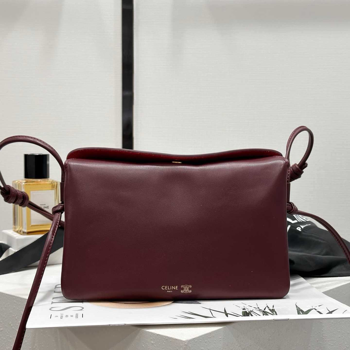 高仿Celine*TrioFlap系列10P862小羊皮單肩包酒紅色mini純原版本