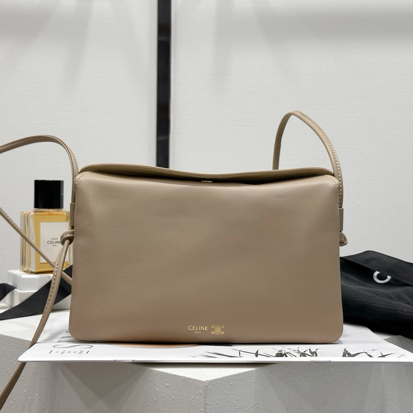 高仿Celine*TrioFlap系列10P862小羊皮單肩包杏色mini純原版本