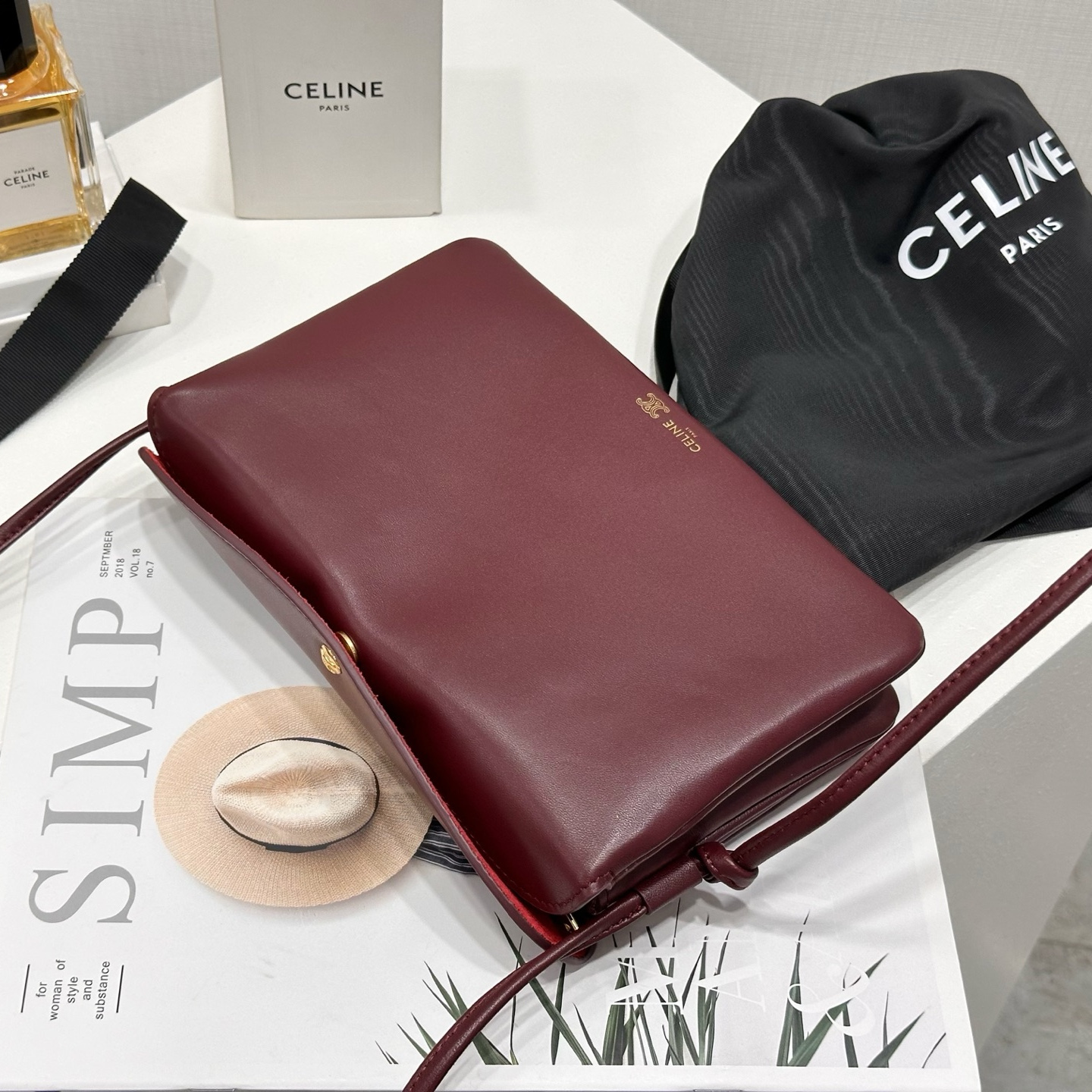 高仿Celine*TrioFlap系列10P862小羊皮單肩包酒紅色mini純原版本