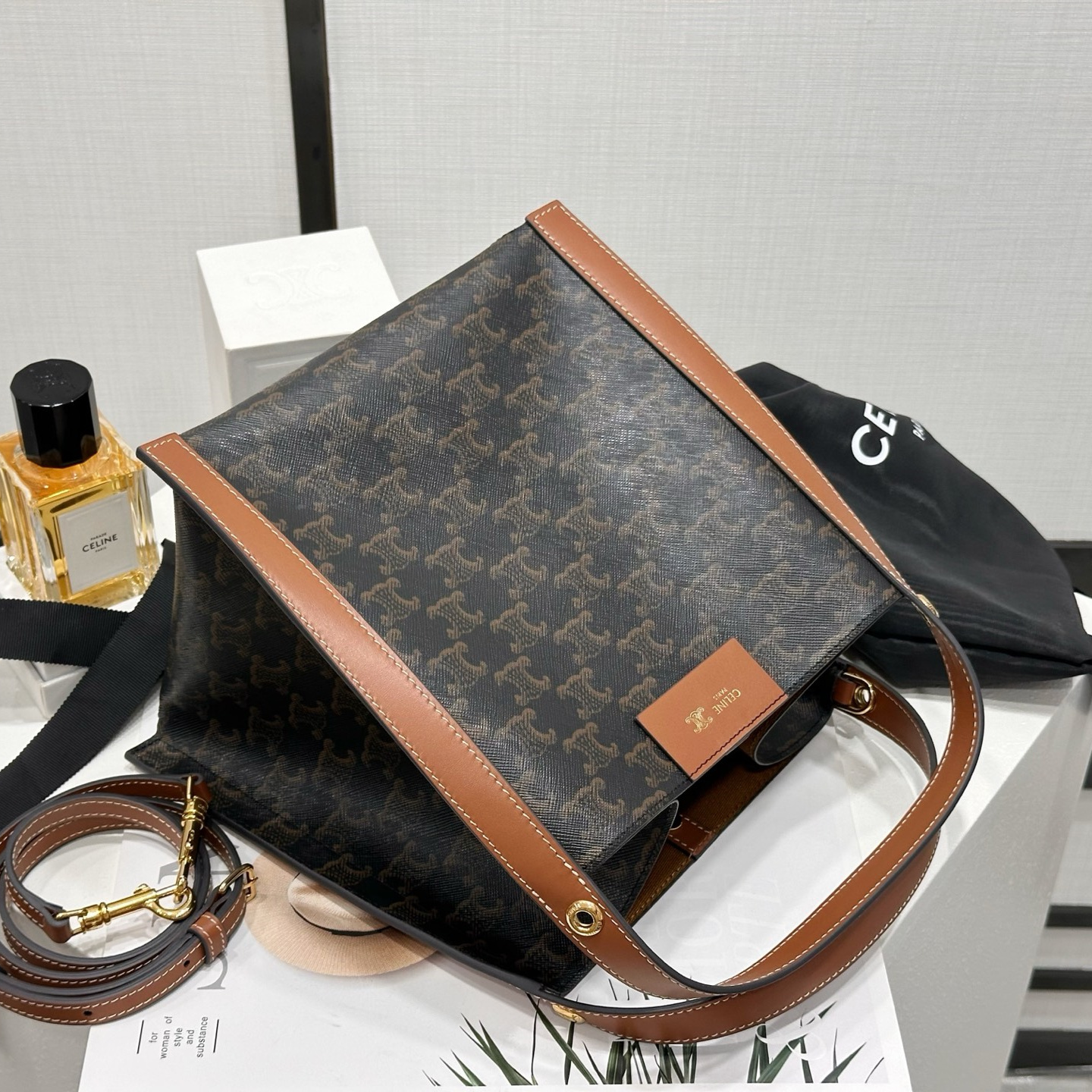 高仿Celine*Triomphe系列124182帆布皮革手提包褐色小號純原版本