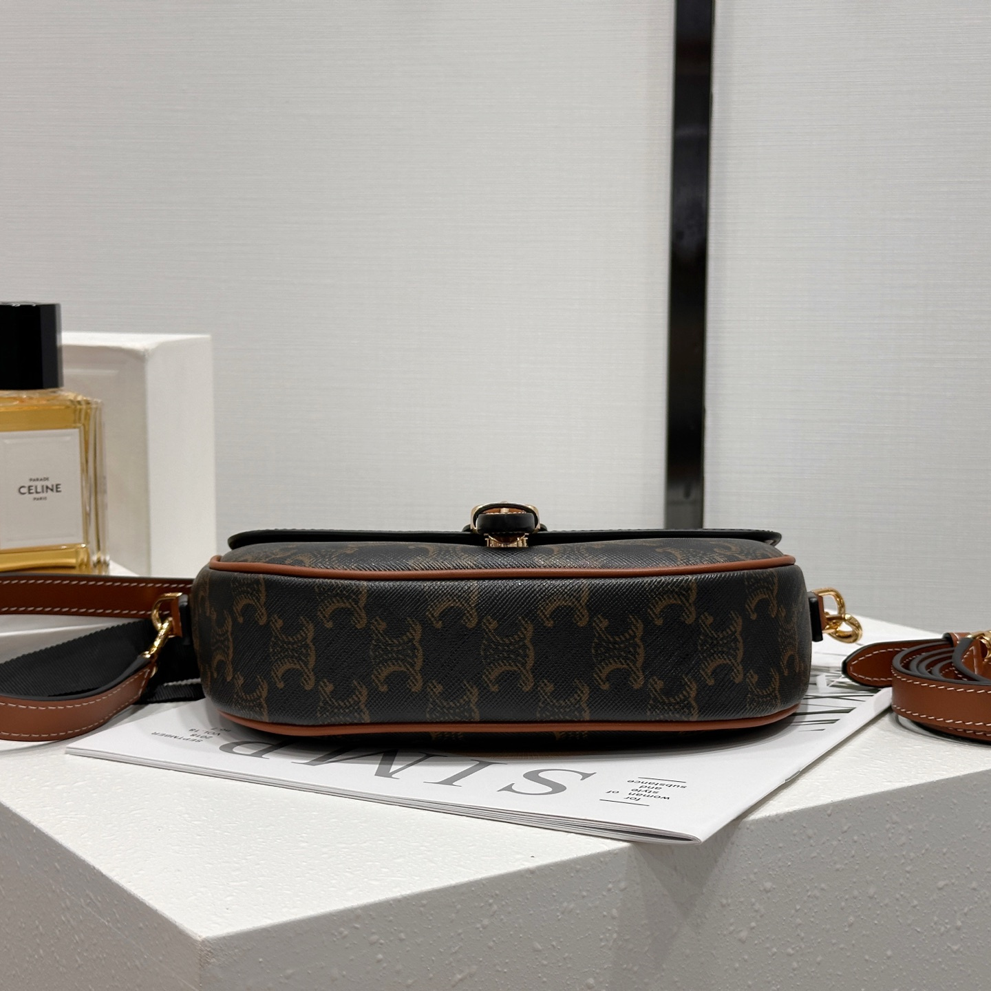 高仿Celine*Folco系列122652牛皮單肩包黃褐色純原版本