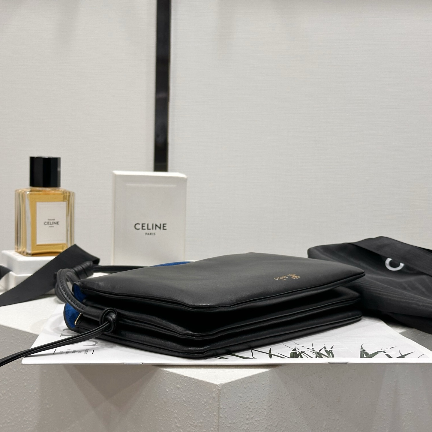 高仿Celine*TrioFlap系列10P862小羊皮單肩包黑色mini純原版本
