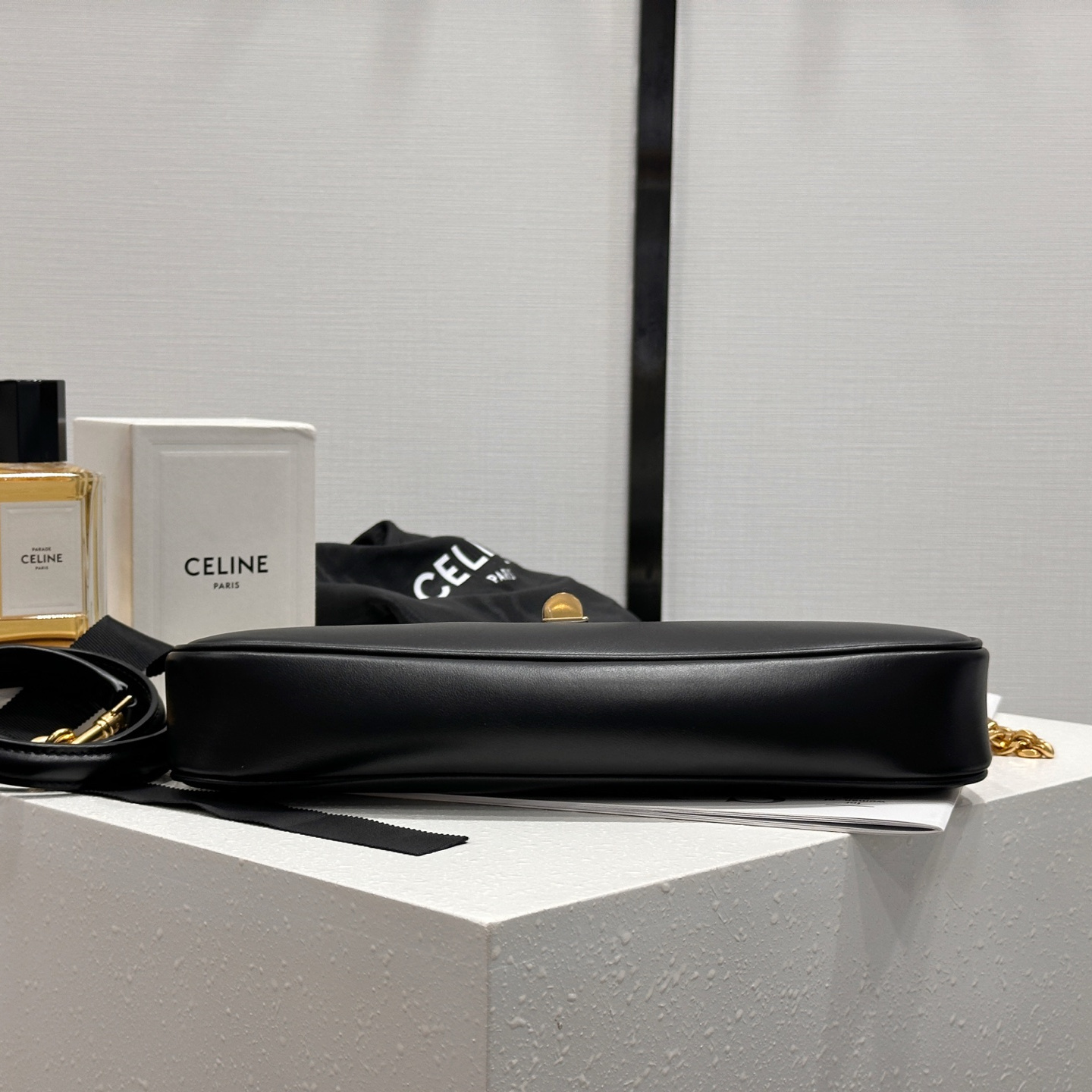高仿Celine*16Soft系列122073小牛皮單肩包黑色純原版本