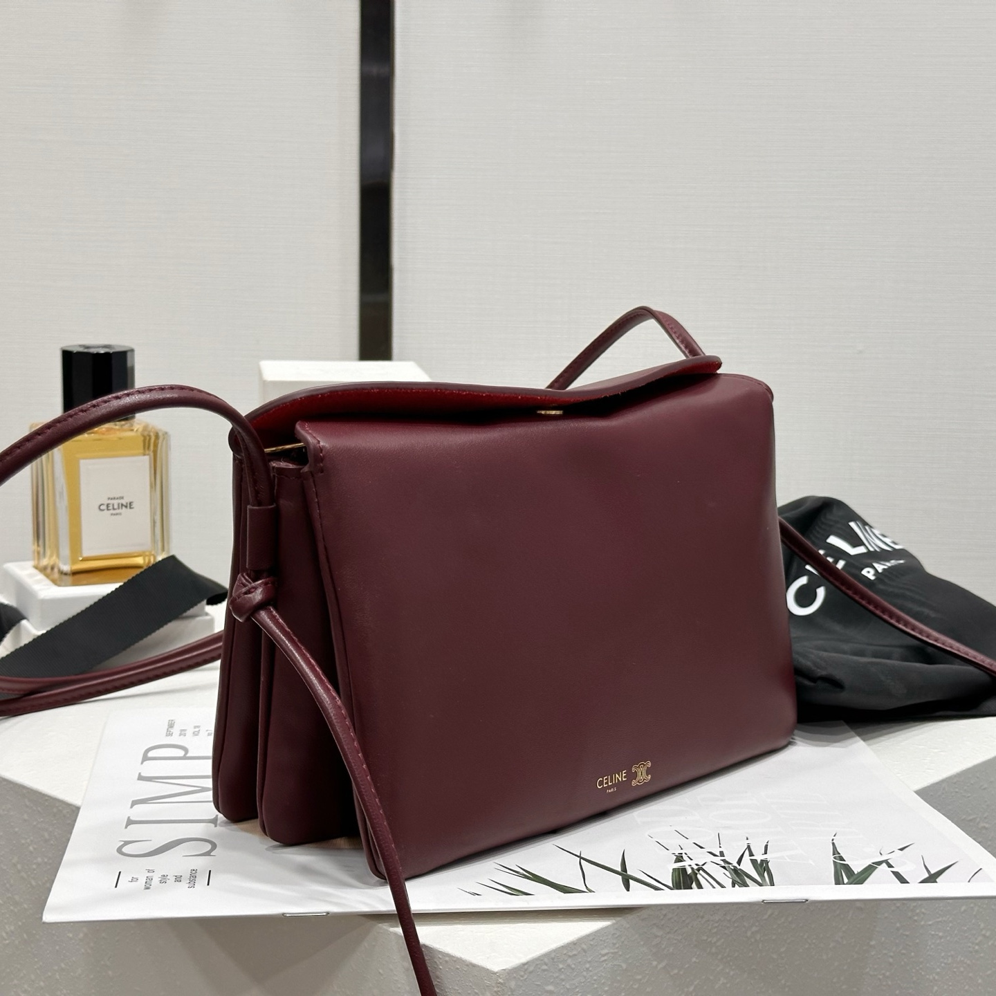 高仿Celine*TrioFlap系列10P862小羊皮單肩包酒紅色mini純原版本