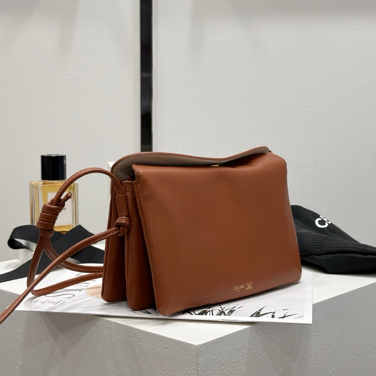 高仿Celine*TrioFlap系列10P862小羊皮單肩包棕色mini純原版本