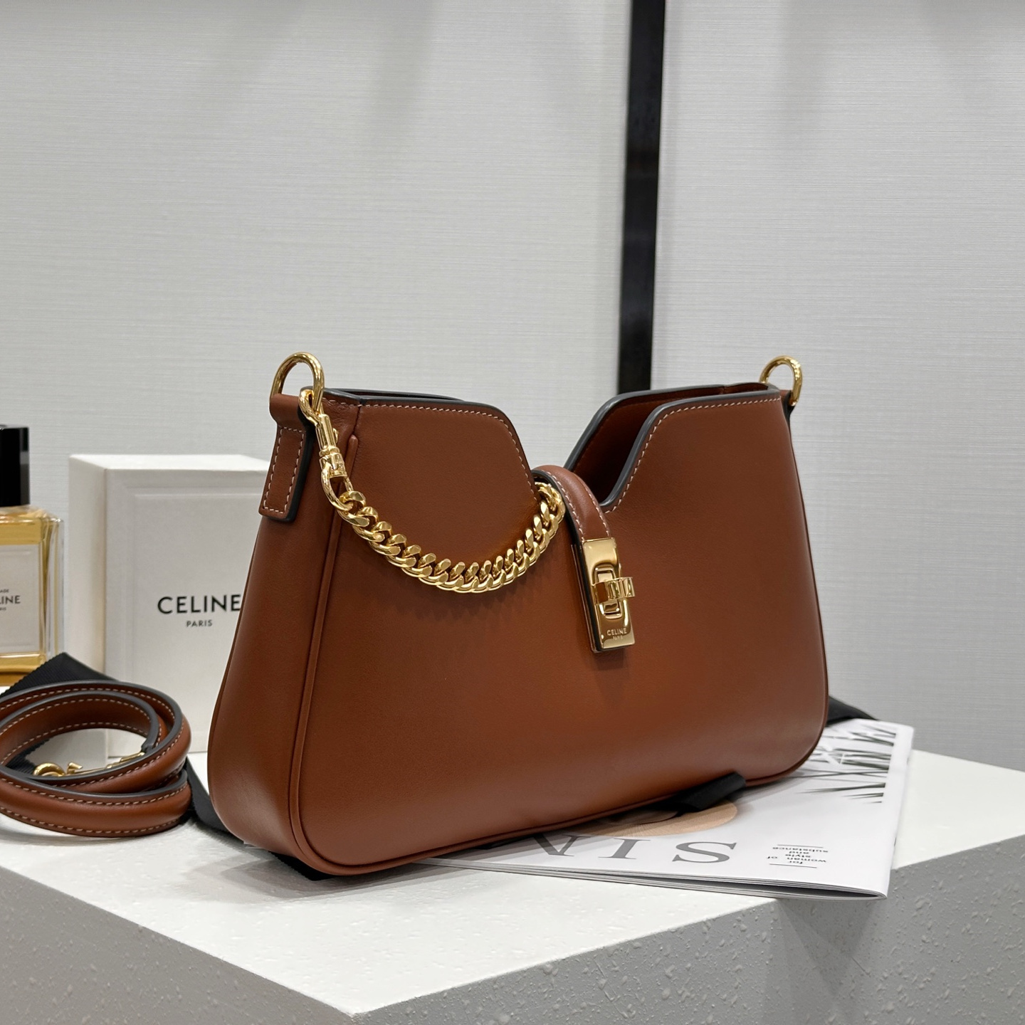 高仿Celine*16Soft系列122073小牛皮單肩包棕色純原版本