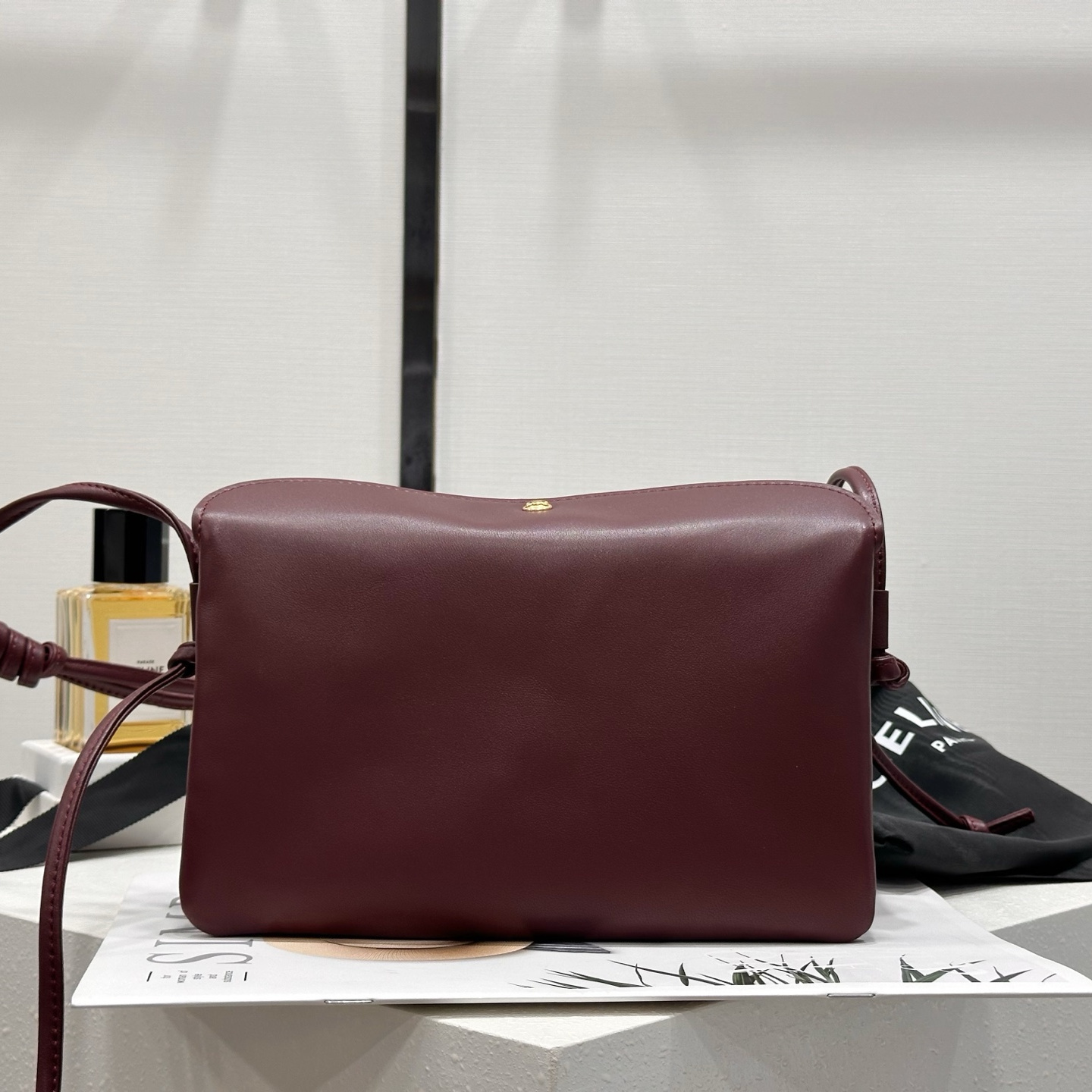 高仿Celine*TrioFlap系列10P862小羊皮單肩包酒紅色mini純原版本