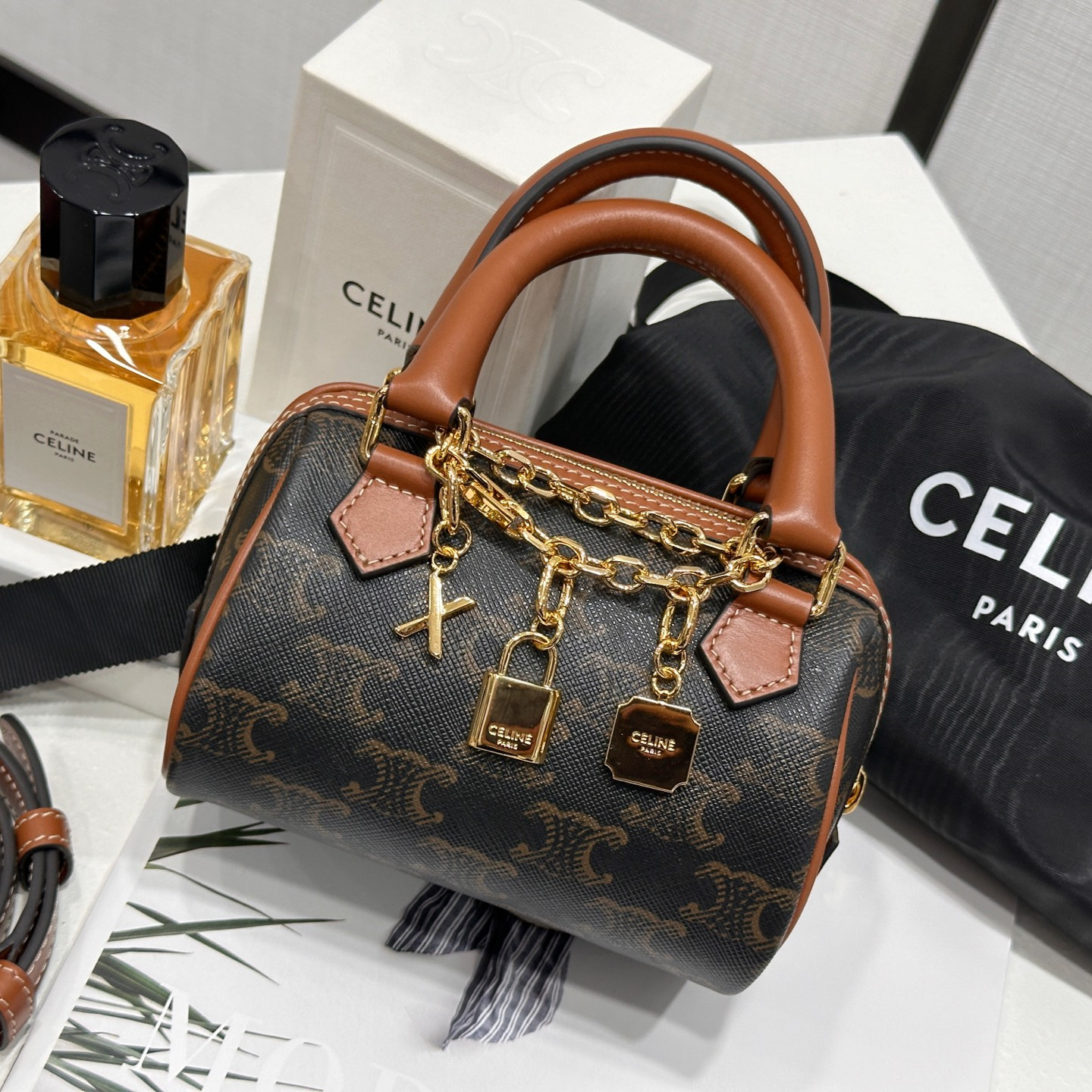 高仿Celine*Triomphe系列195112牛皮波士頓手袋黃褐色mini純原版本