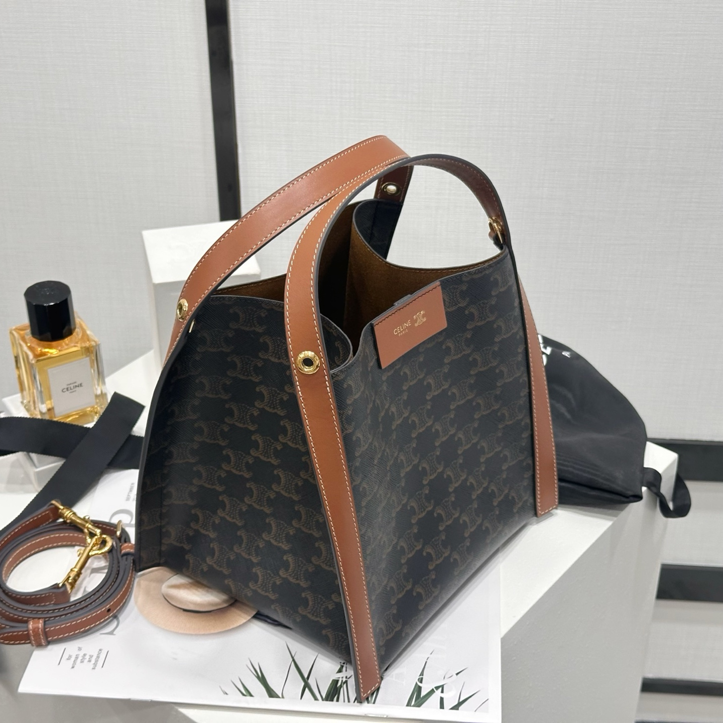 高仿Celine*Triomphe系列124182帆布皮革手提包褐色小號純原版本