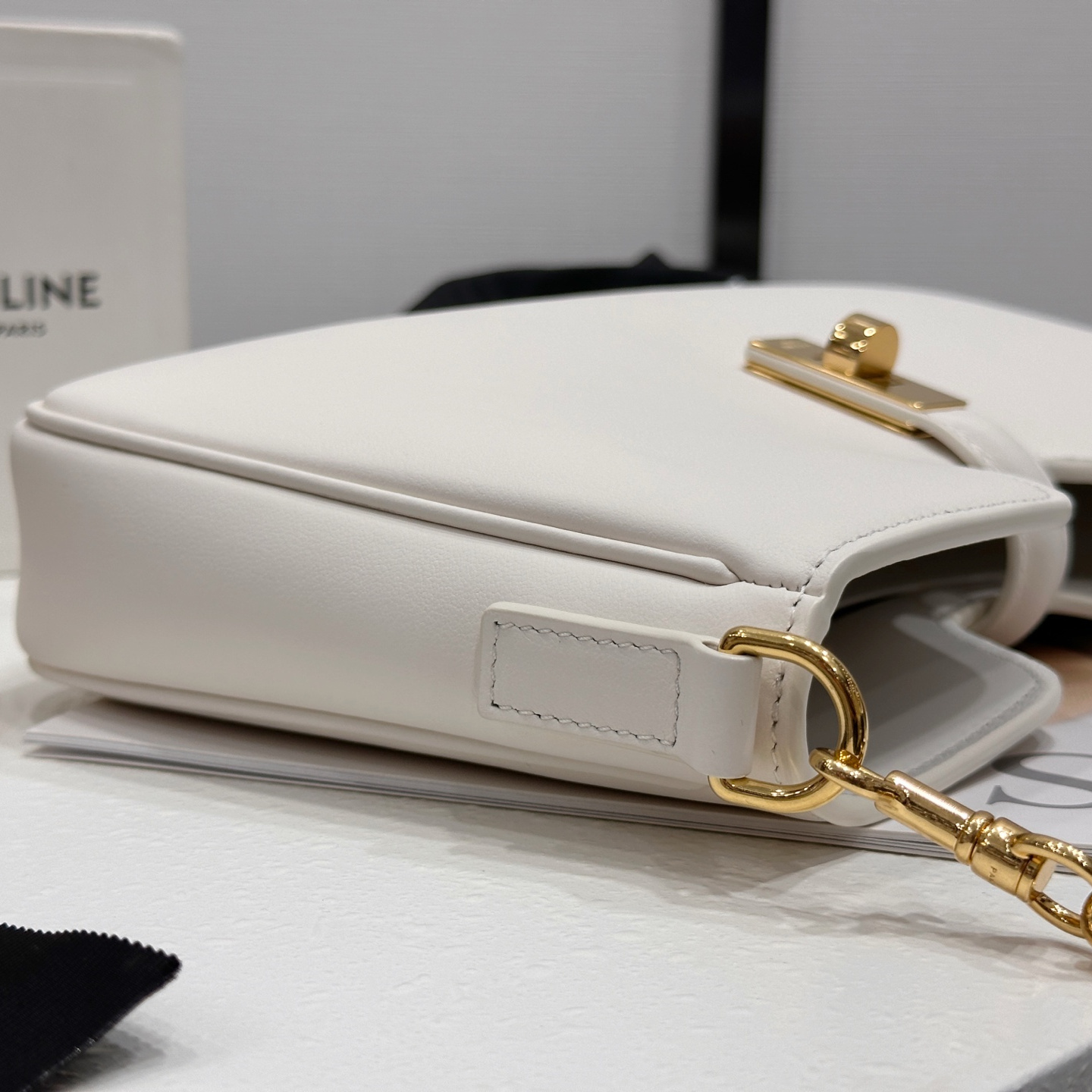 高仿Celine*16Soft系列122073小牛皮單肩包白色純原版本