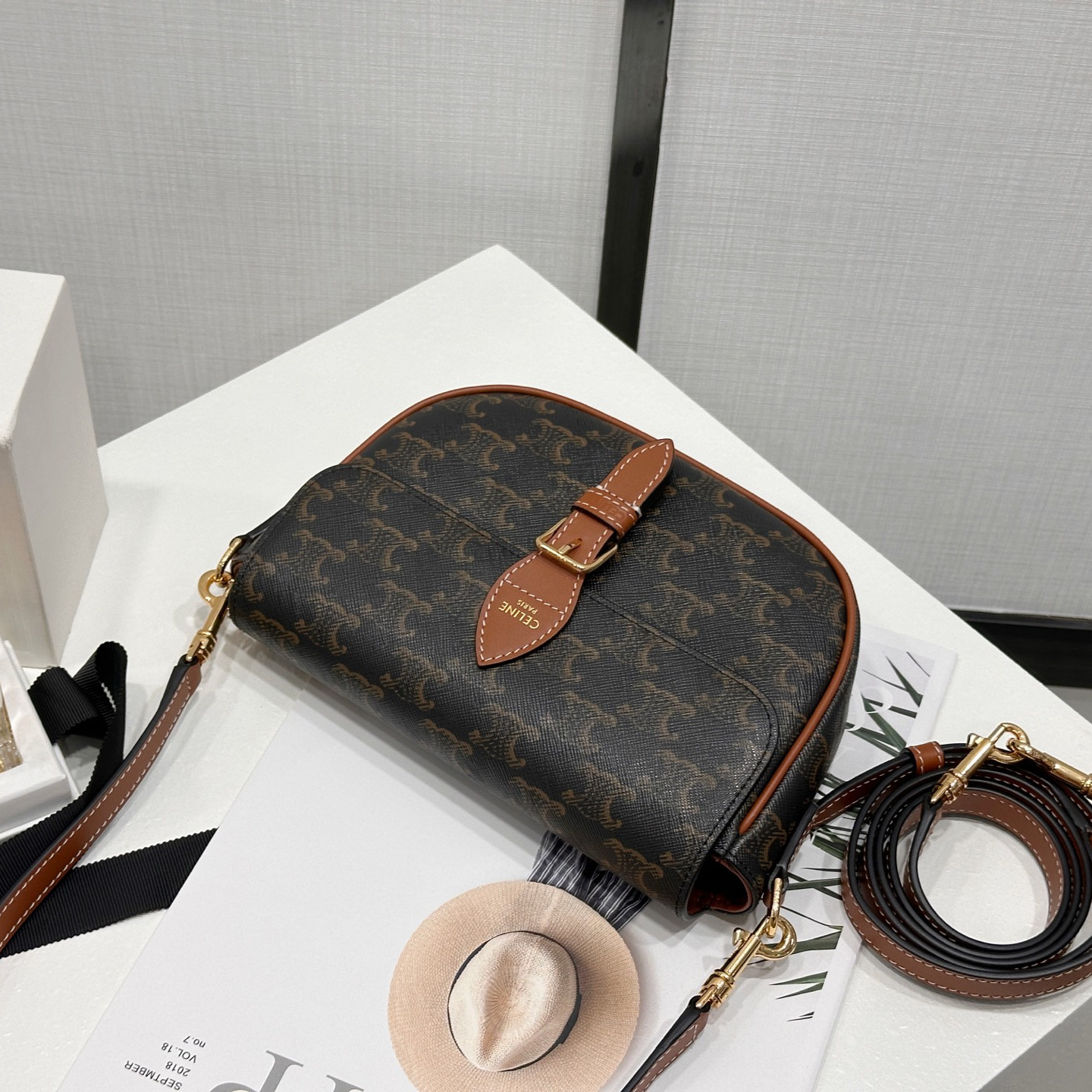 高仿Celine*Folco系列122652牛皮單肩包黃褐色純原版本