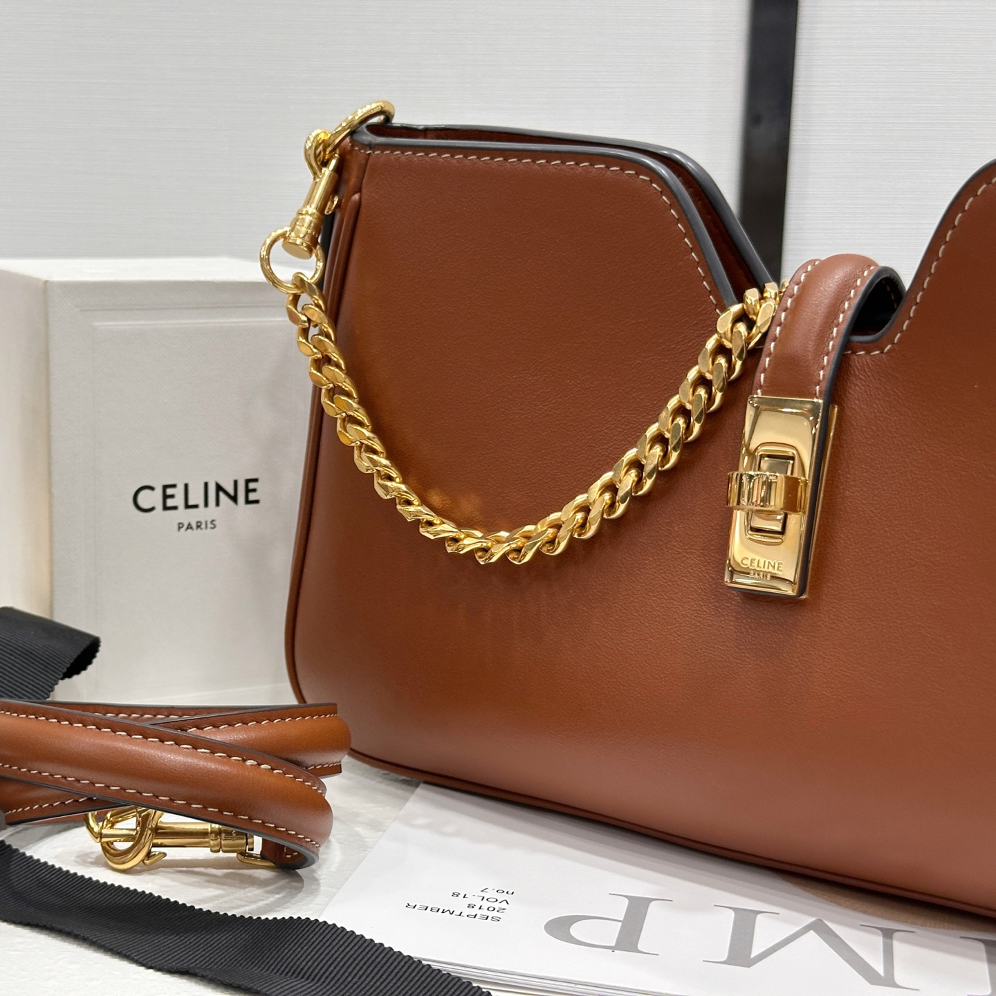 高仿Celine*16Soft系列122073小牛皮單肩包棕色純原版本