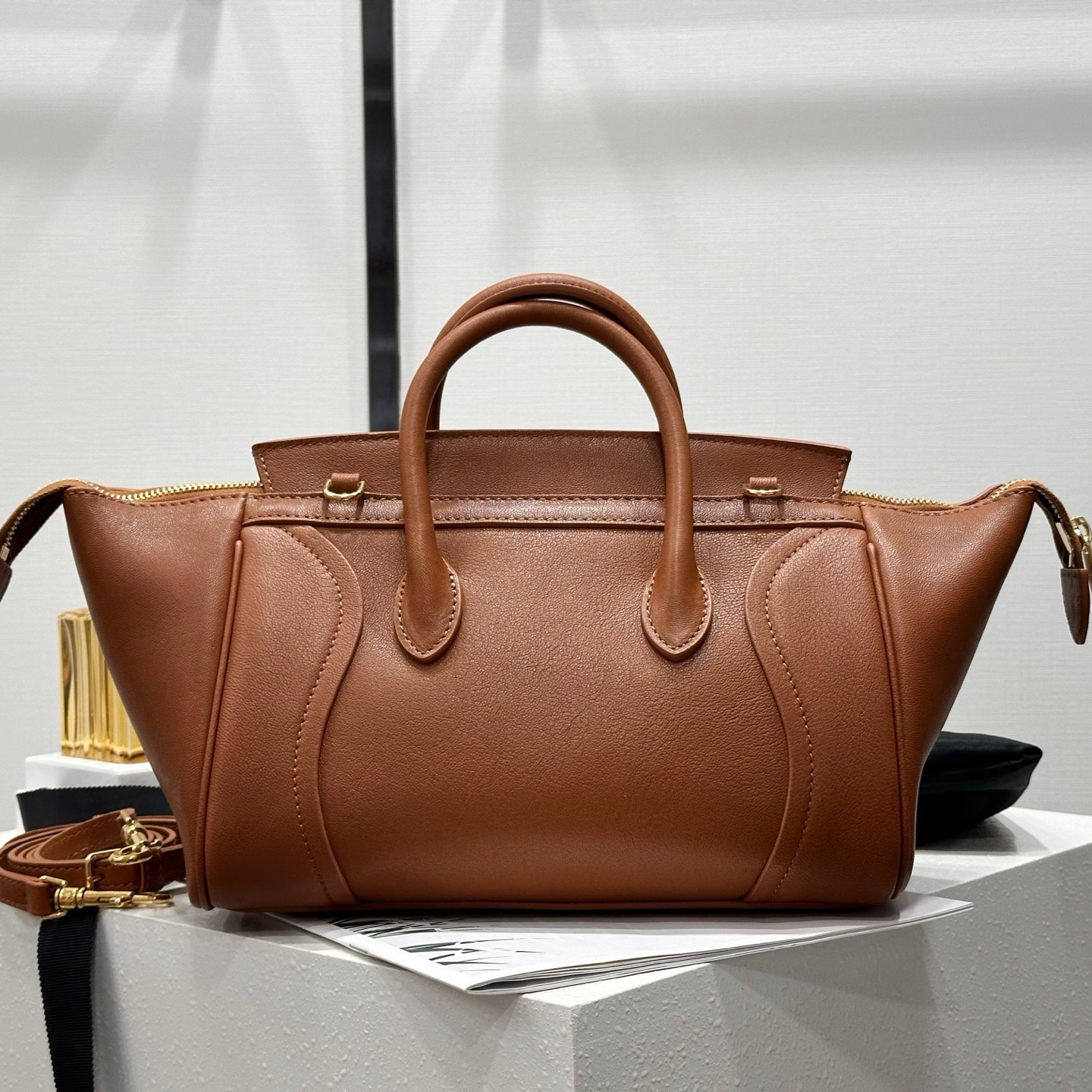 高仿Celine*Luggage系列124213羊皮手提袋棕色小號純原版本