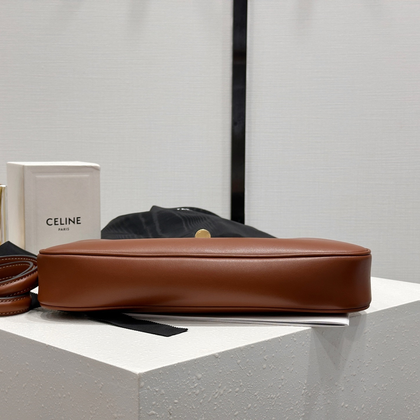 高仿Celine*16Soft系列122073小牛皮單肩包棕色純原版本