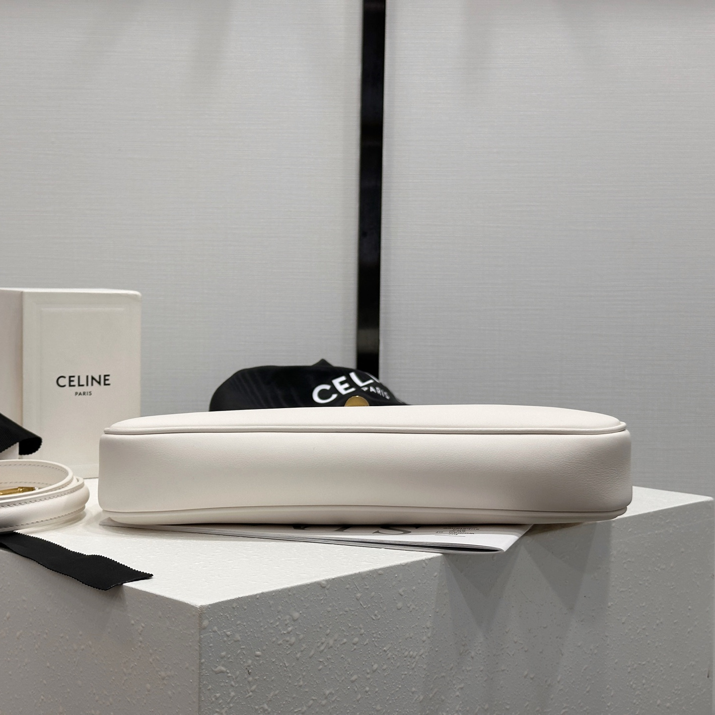高仿Celine*16Soft系列122073小牛皮單肩包白色純原版本