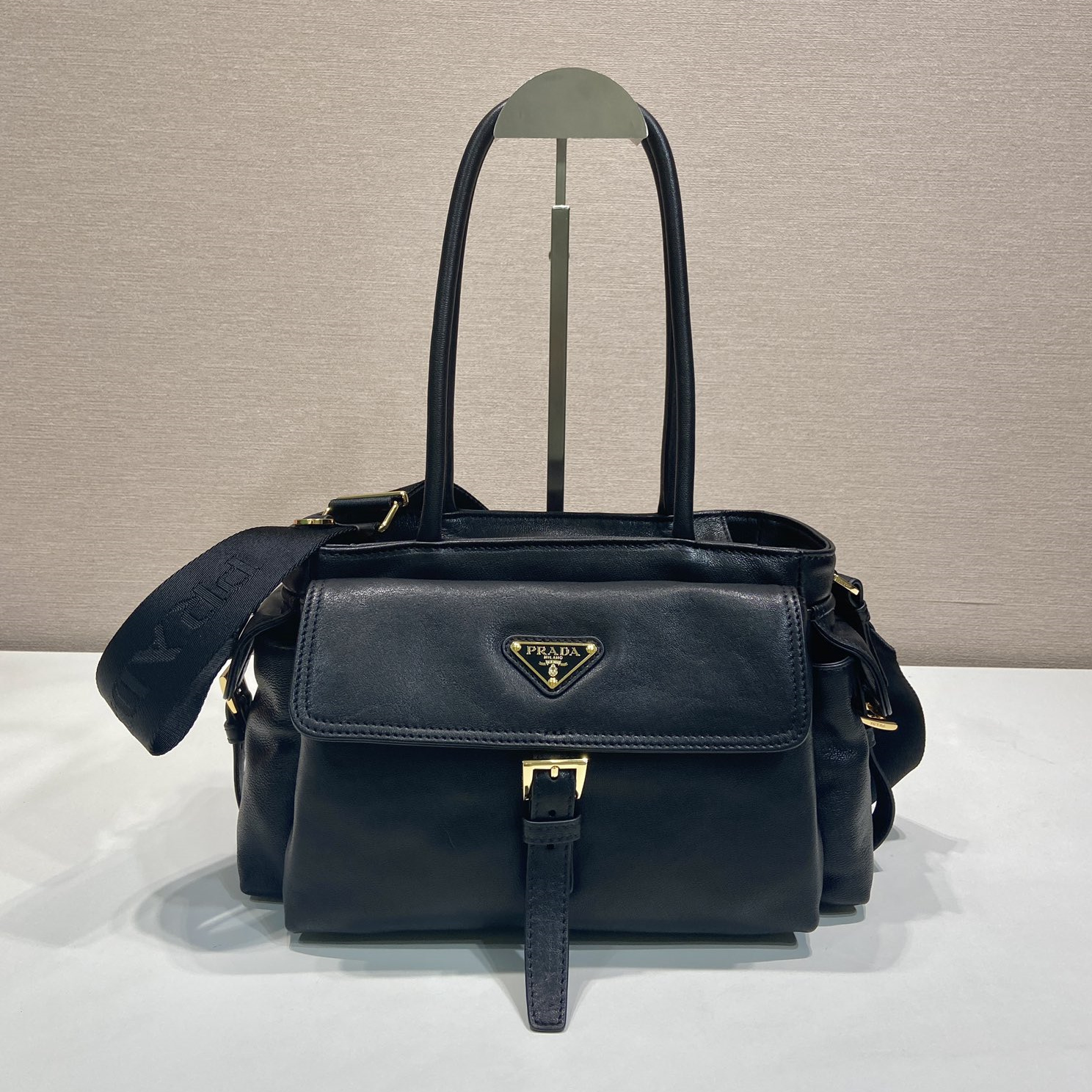 高仿Prada*Explore系列1BG596羊皮手提包黑色中號純原版本