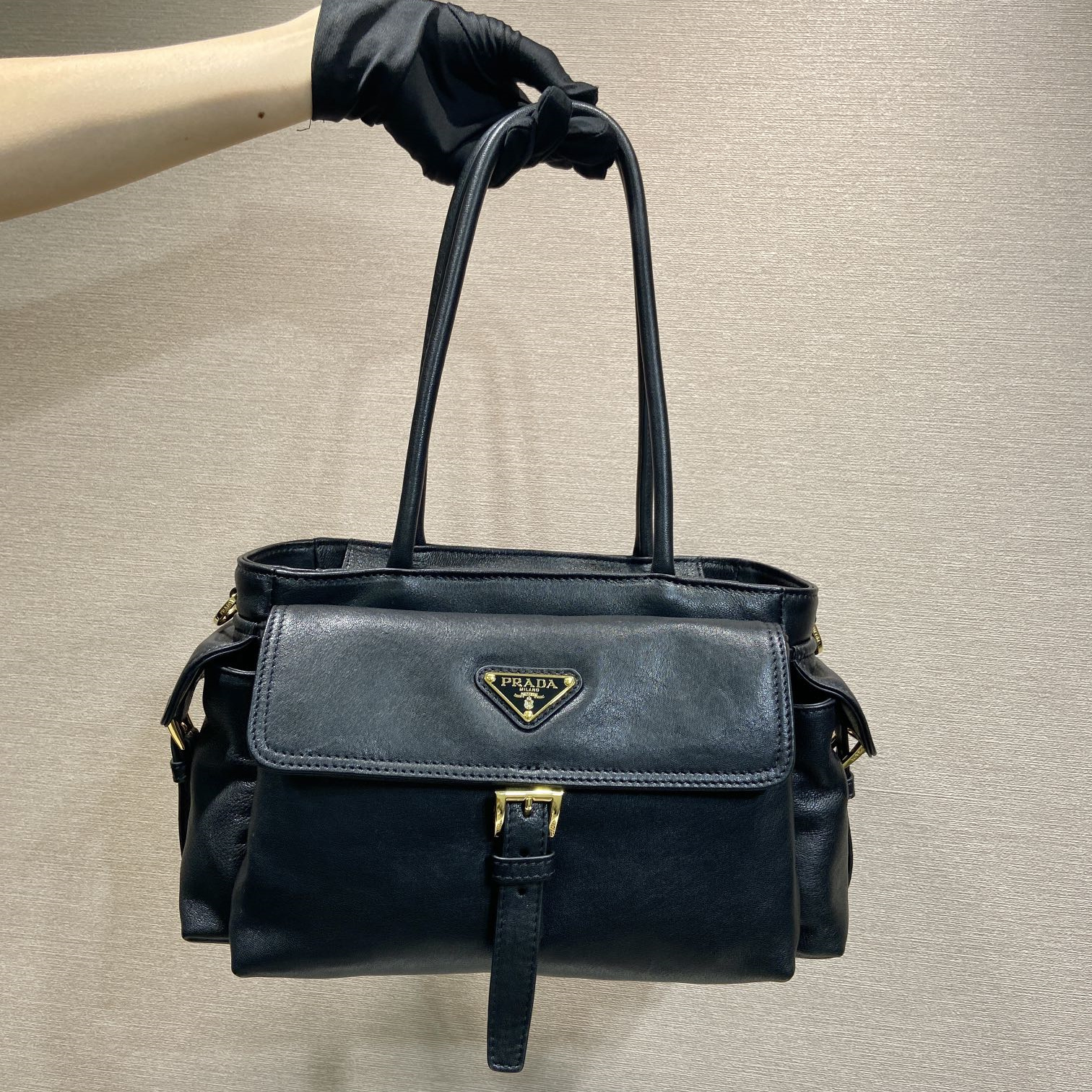高仿Prada*Explore系列1BG596羊皮手提包黑色中號純原版本