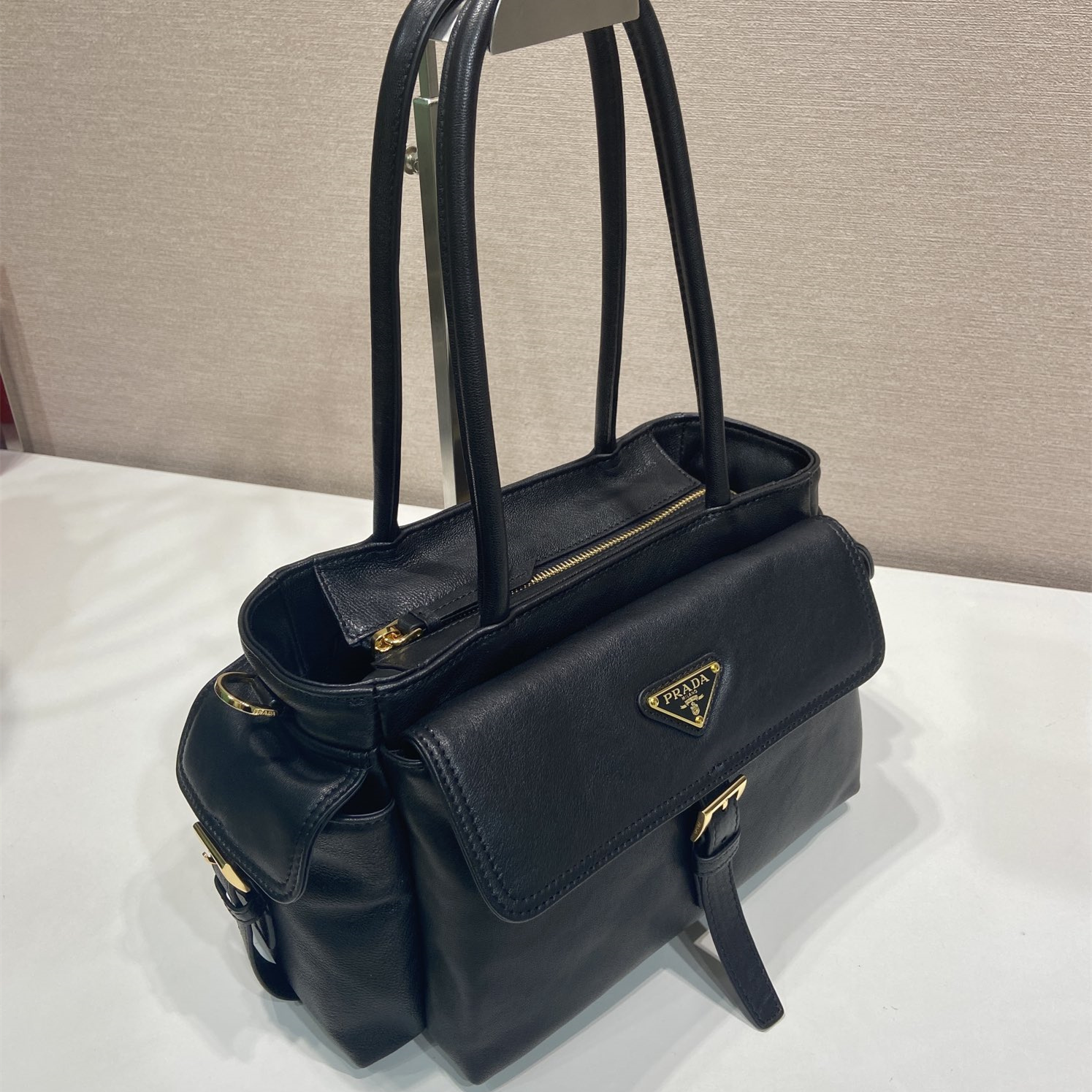 高仿Prada*Explore系列1BG596羊皮手提包黑色中號純原版本