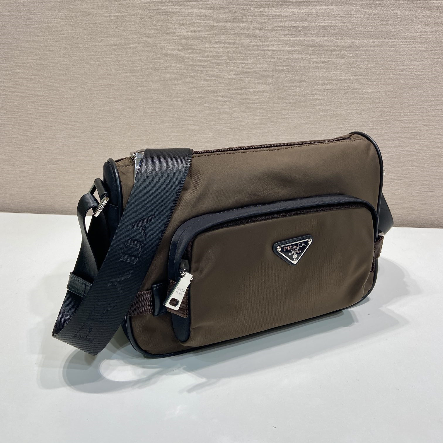 高仿Prada*Re-Nylon系列2VH192尼龍郵差包焦糖色純原版本