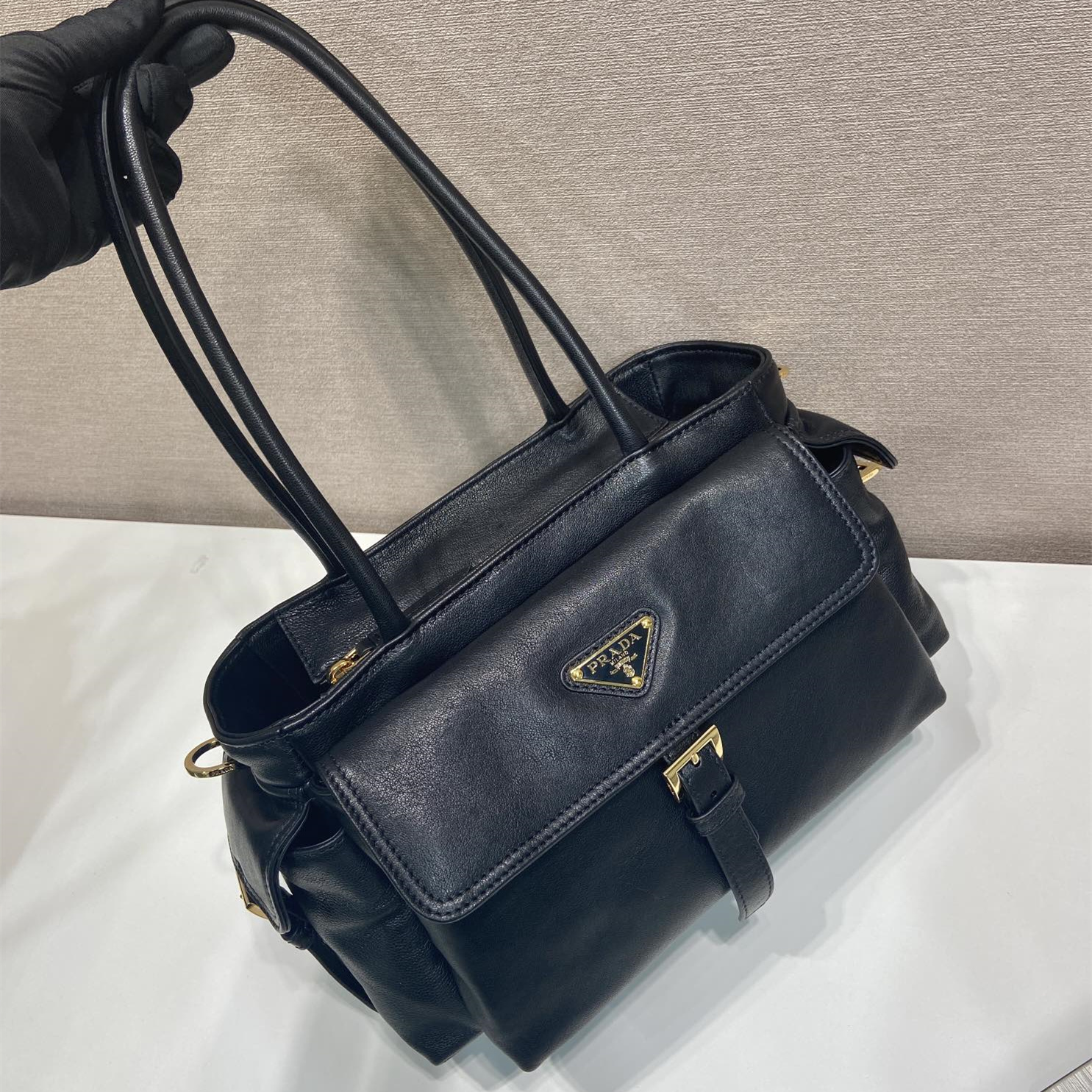 高仿Prada*Explore系列1BG596羊皮手提包黑色中號純原版本