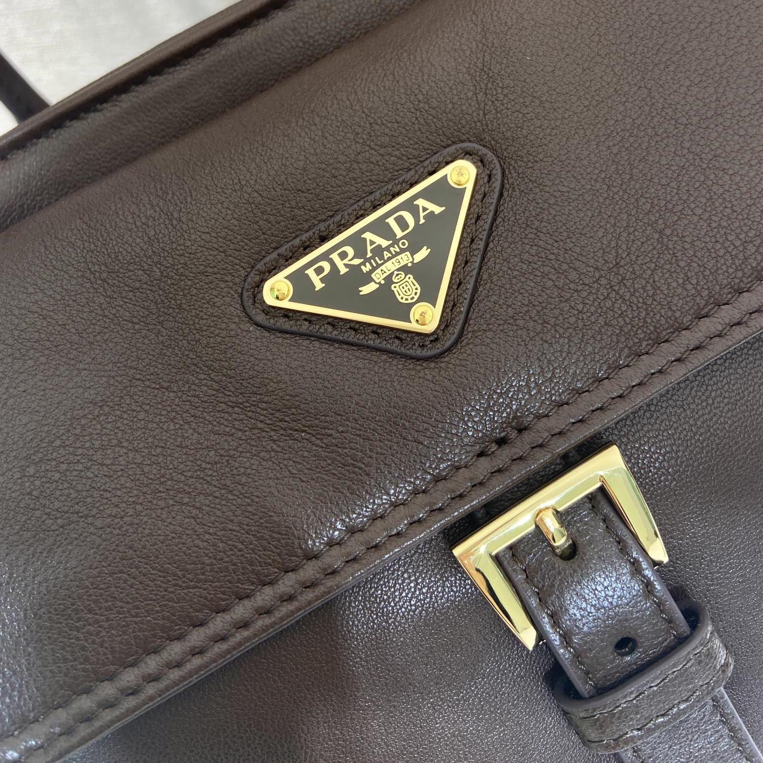 高仿Prada*Explore系列1BG596羊皮手提包棕色中號純原版本