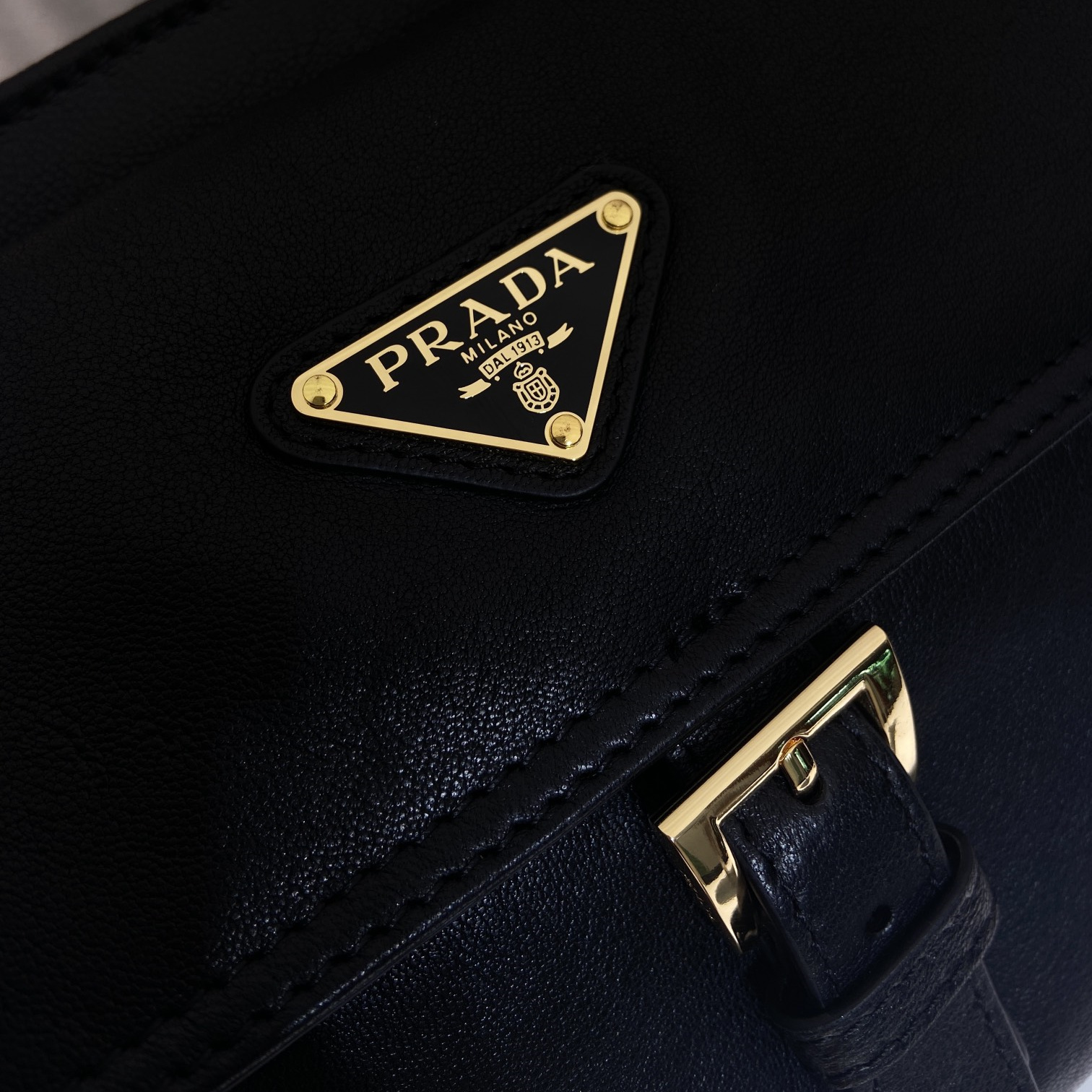 高仿Prada*Explore系列1BG596羊皮手提包黑色中號純原版本