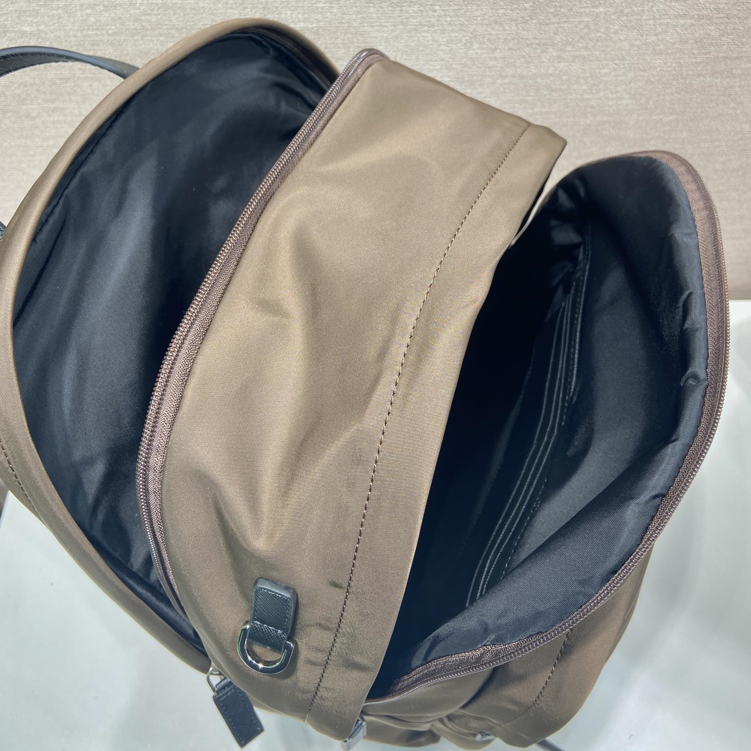高仿Prada*Re-Nylon系列1VZ048尼龍雙肩包深棕色純原版本