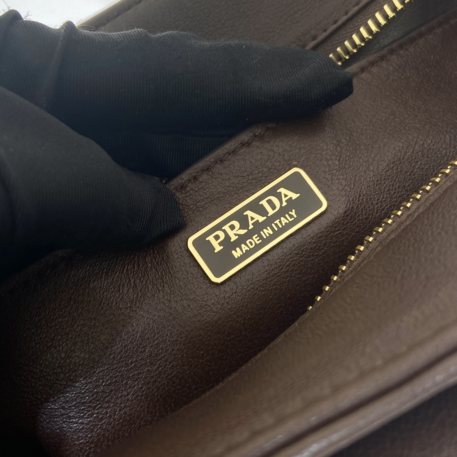 高仿Prada*Explore系列1BG596羊皮手提包棕色中號純原版本