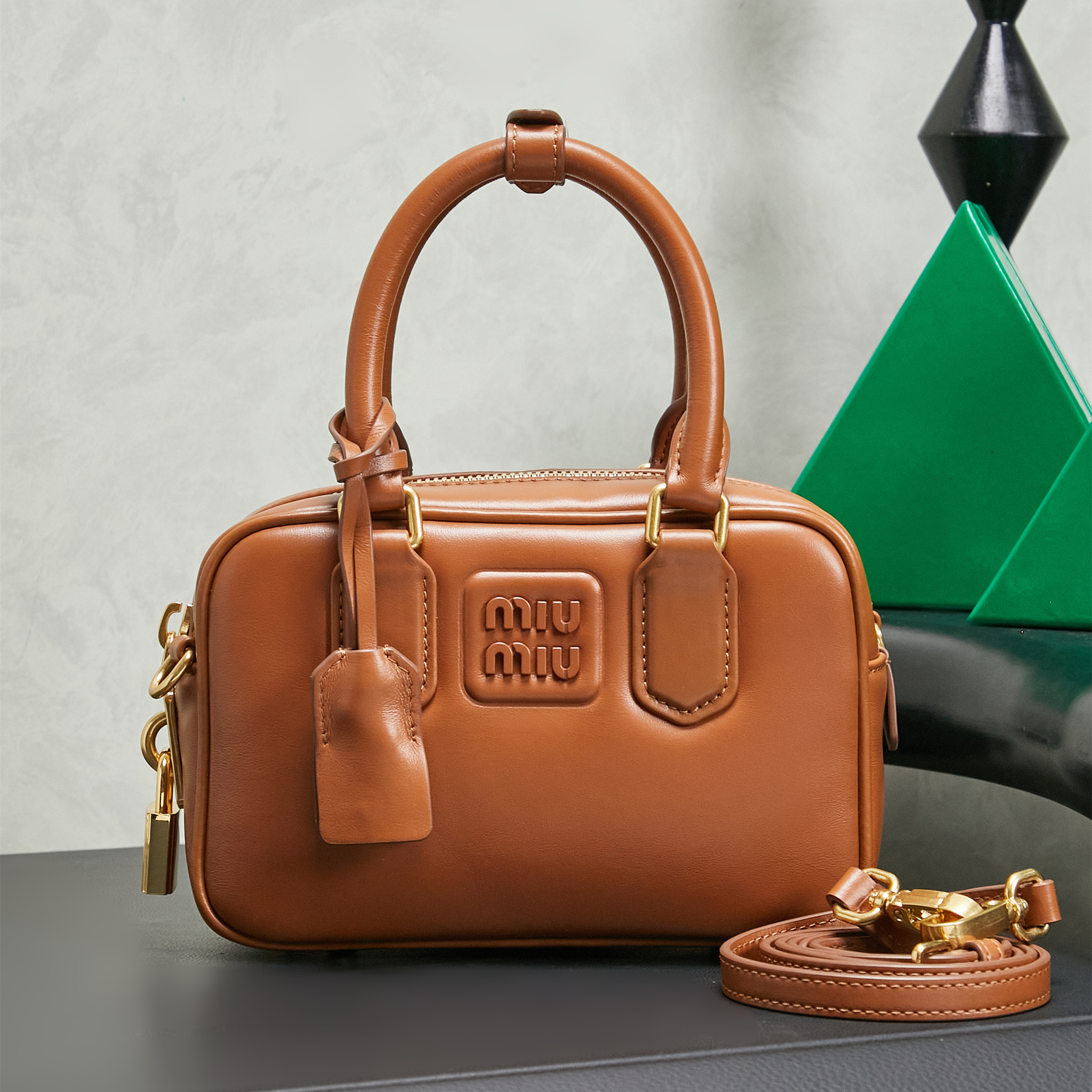 高仿miumiu*Arcadie系列5BB123牛皮單肩包幹邑色mini純原版本