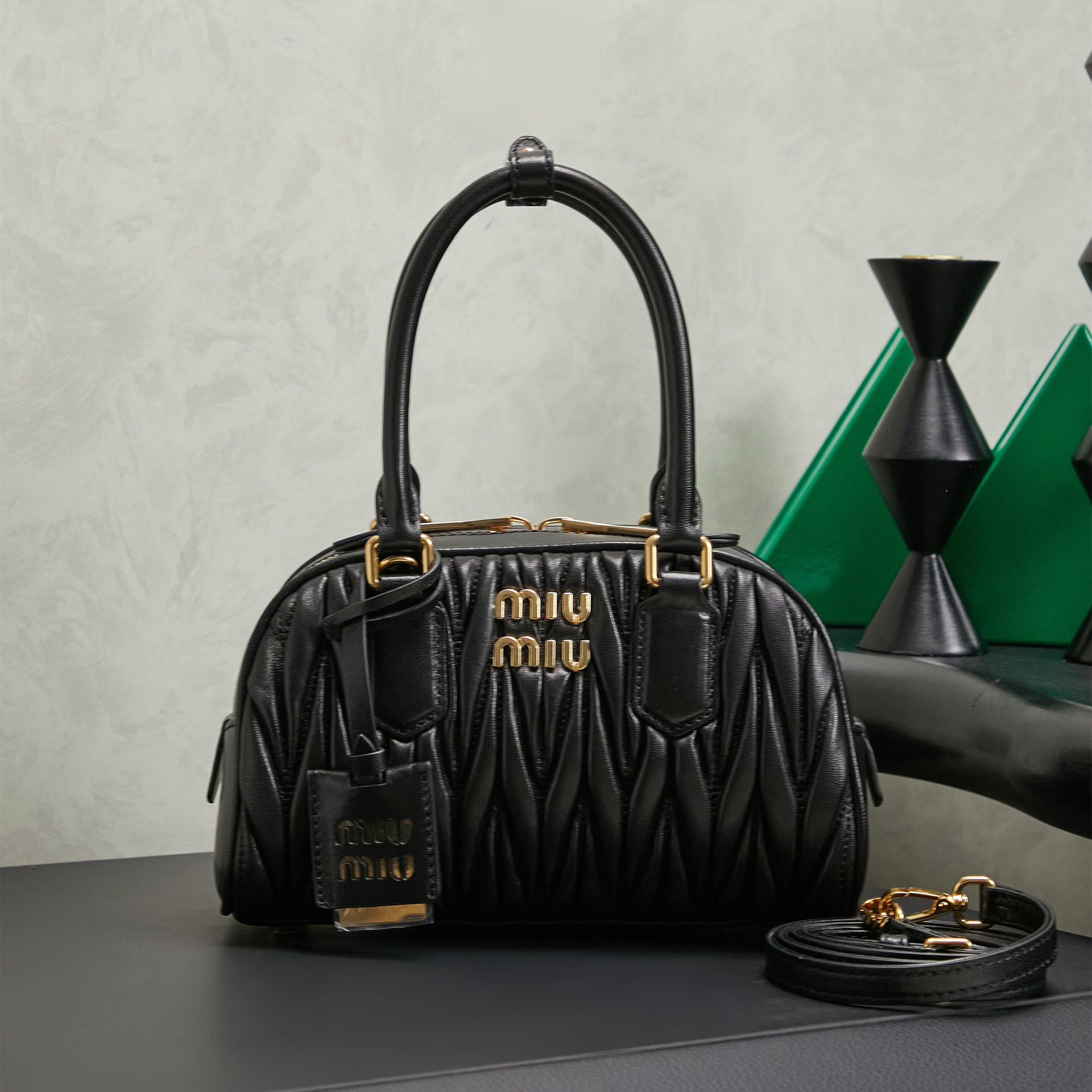 高仿miumiu*Arcadie系列5BB191羊皮手提包黑色小號純原版本