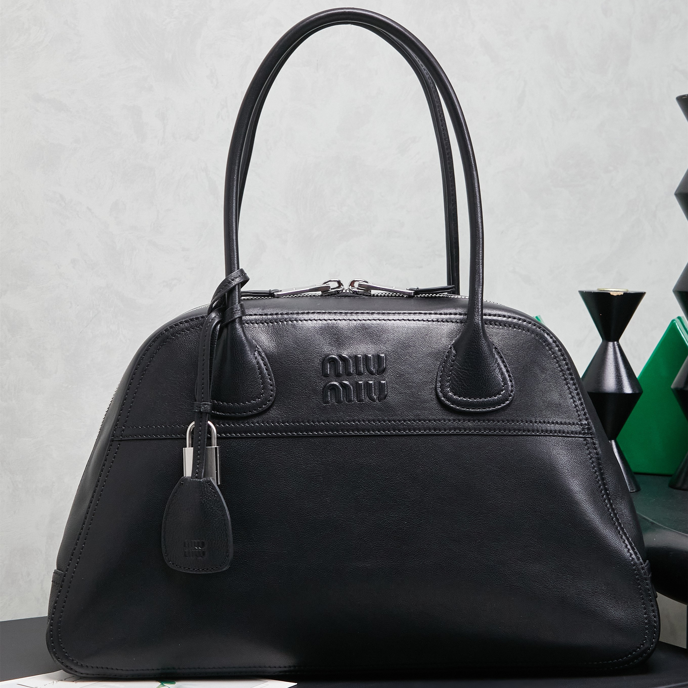 高仿miumiu*Vivant系列5BB196羊皮手提包黑色純原版本