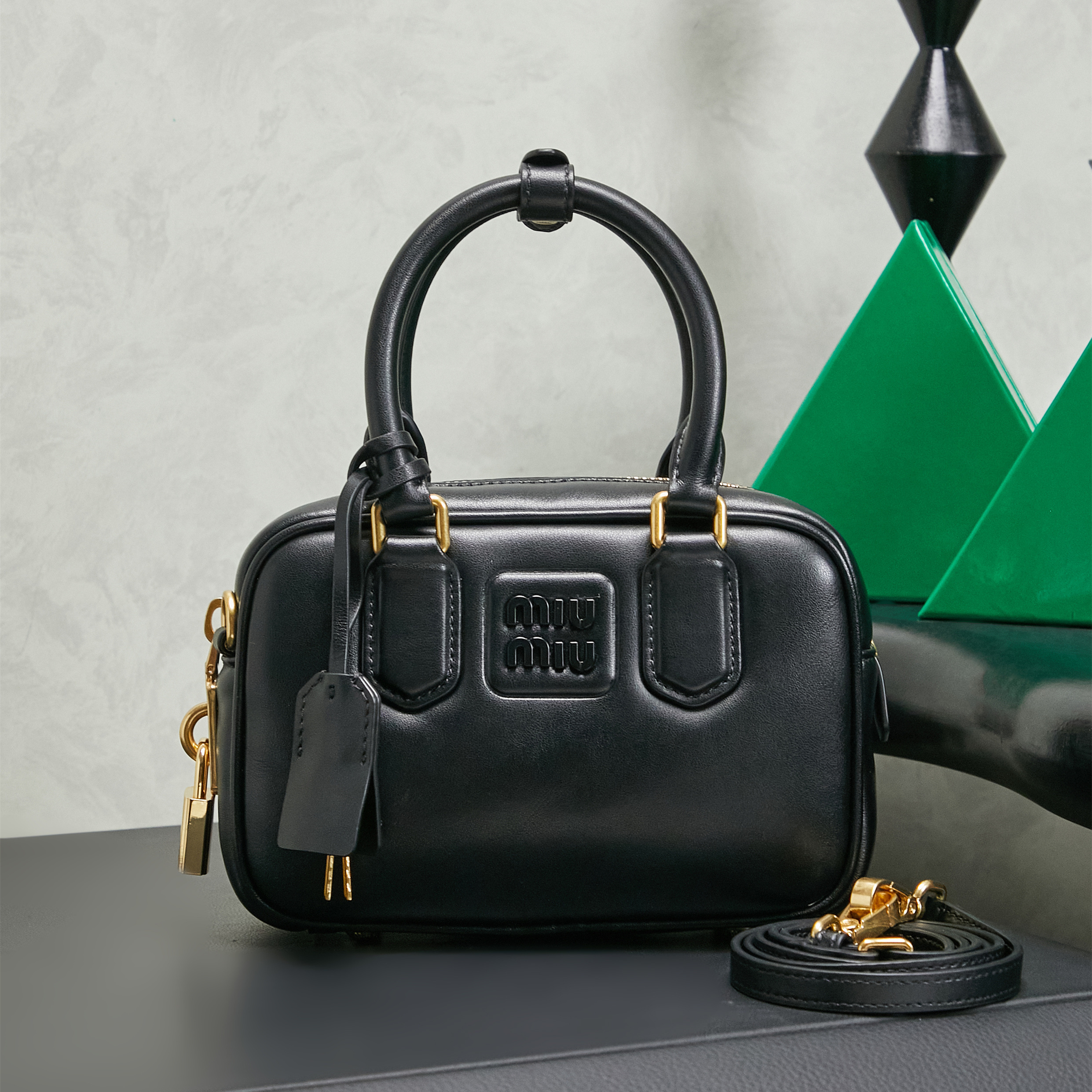 高仿miumiu*Arcadie系列5BB123牛皮單肩包黑色mini純原版本