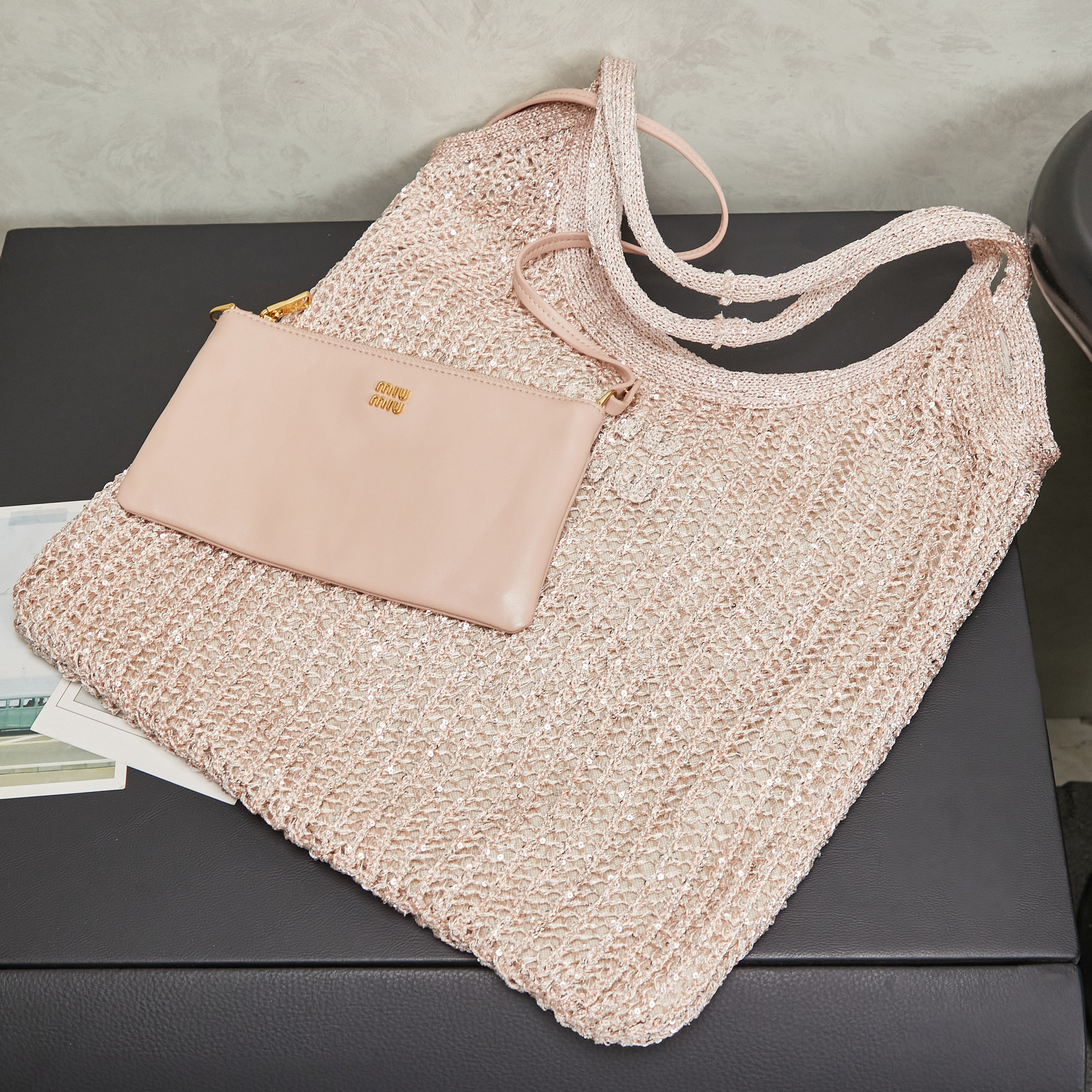高仿miumiu*Lvy系列5BG231尼龍編織沙灘單肩包粉米色純原版本