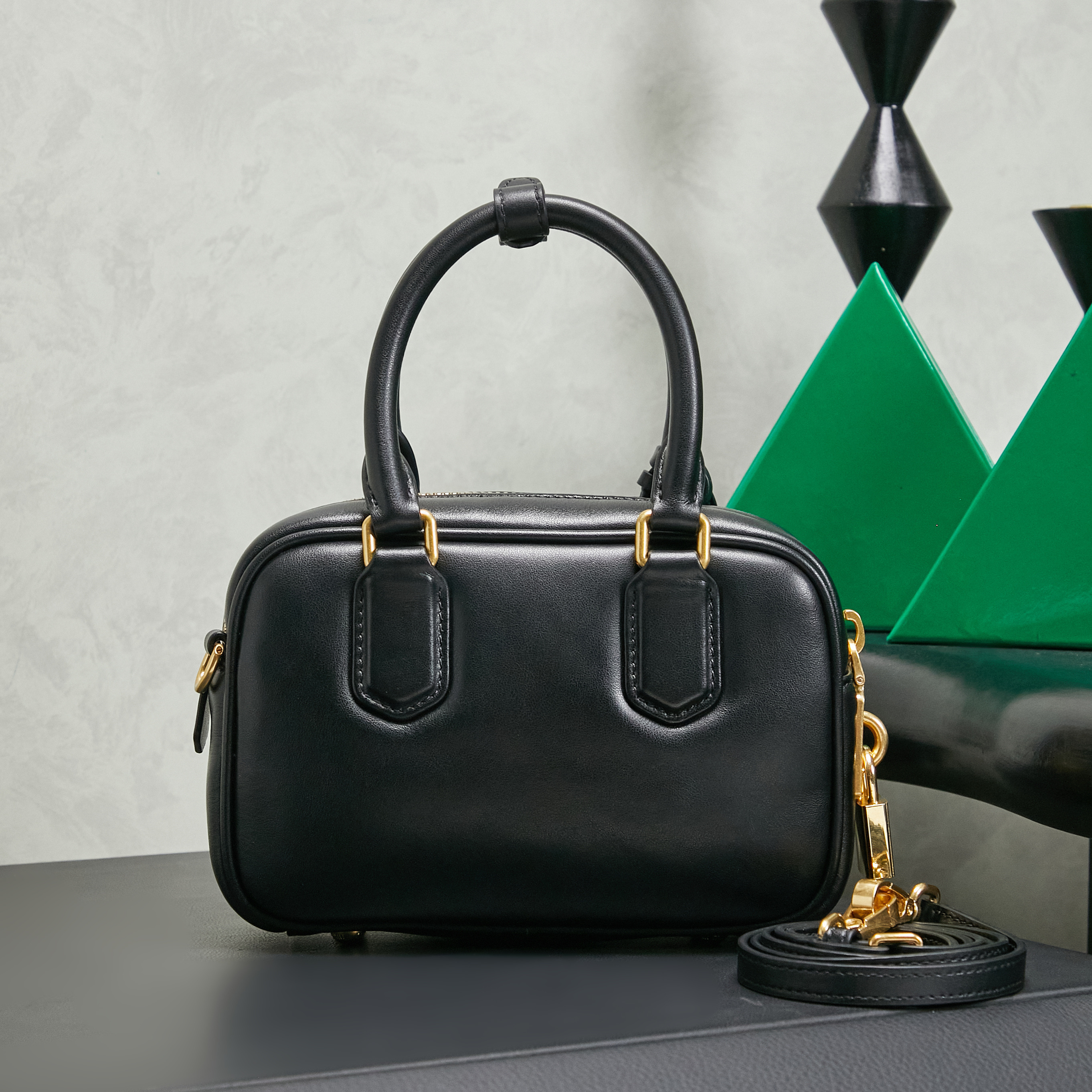高仿miumiu*Arcadie系列5BB123牛皮單肩包黑色mini純原版本