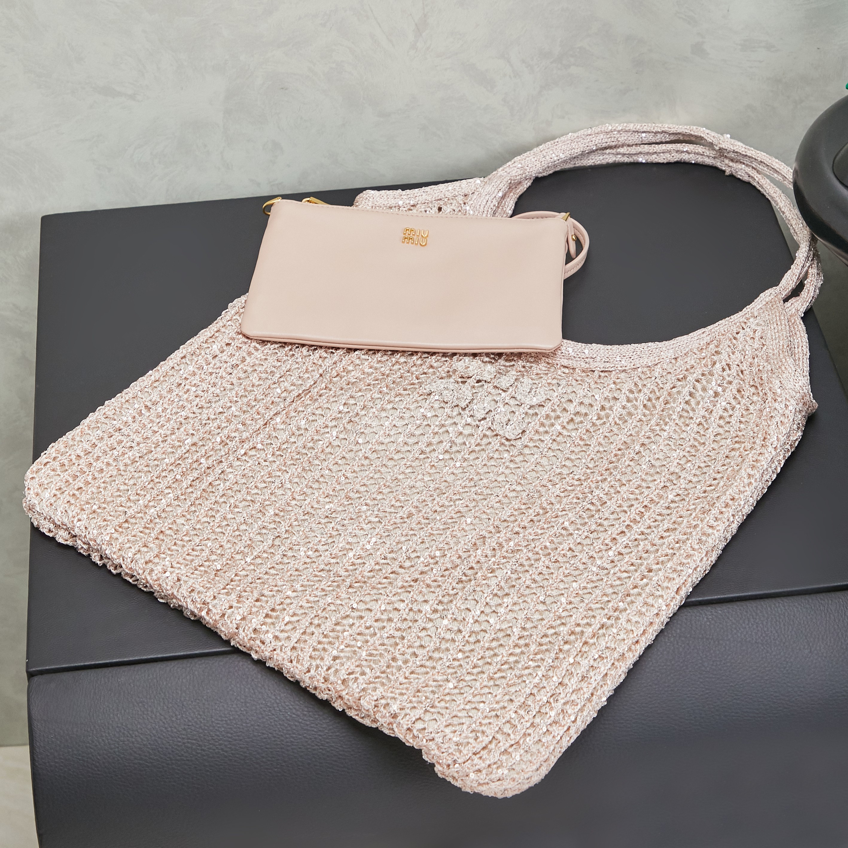 高仿miumiu*Lvy系列5BG231尼龍編織沙灘單肩包粉米色純原版本