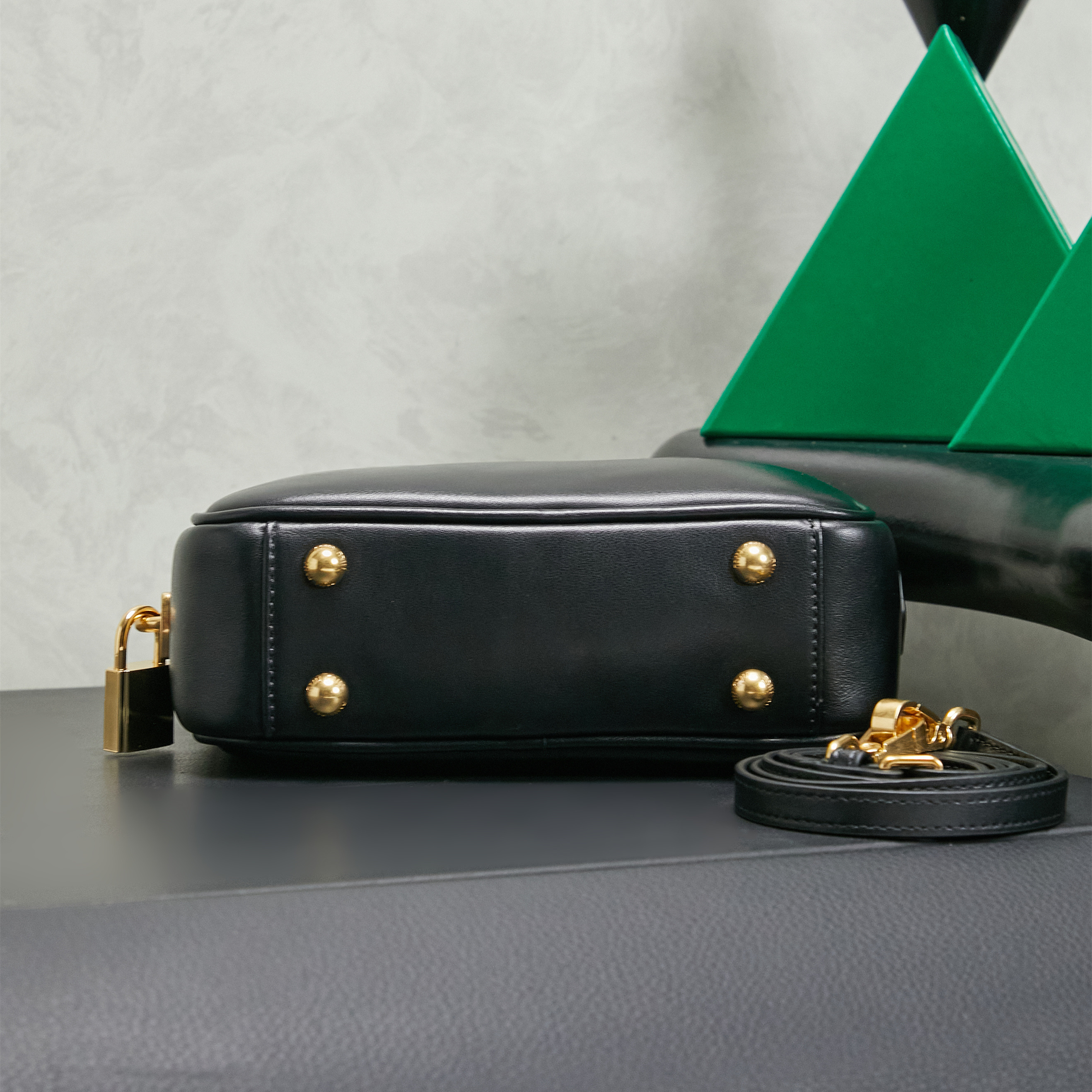 高仿miumiu*Arcadie系列5BB123牛皮單肩包黑色mini純原版本