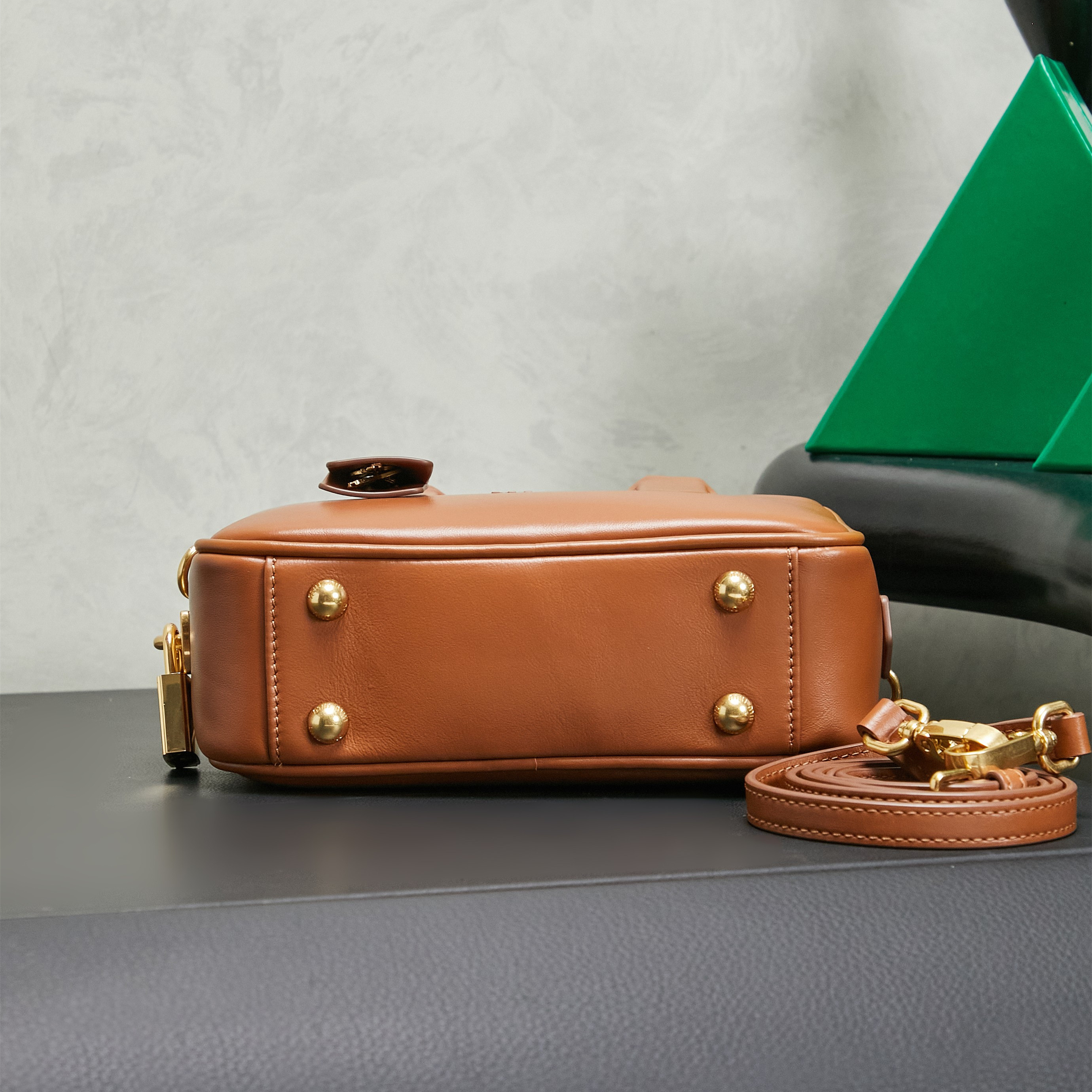 高仿miumiu*Arcadie系列5BB123牛皮單肩包幹邑色mini純原版本