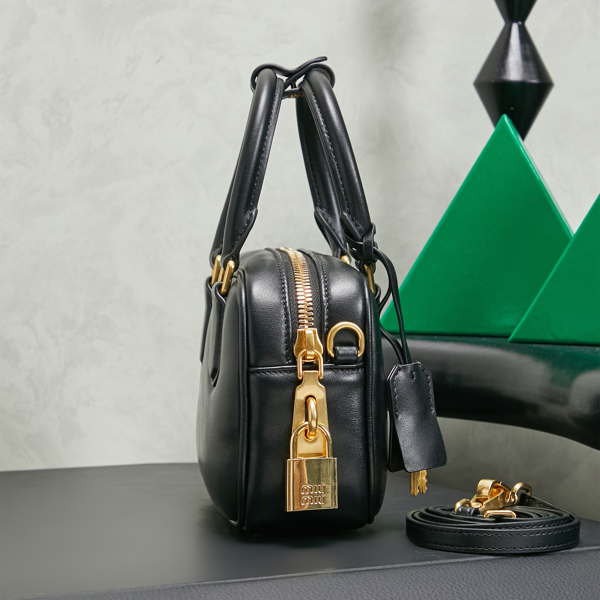 高仿miumiu*Arcadie系列5BB123牛皮單肩包黑色mini純原版本